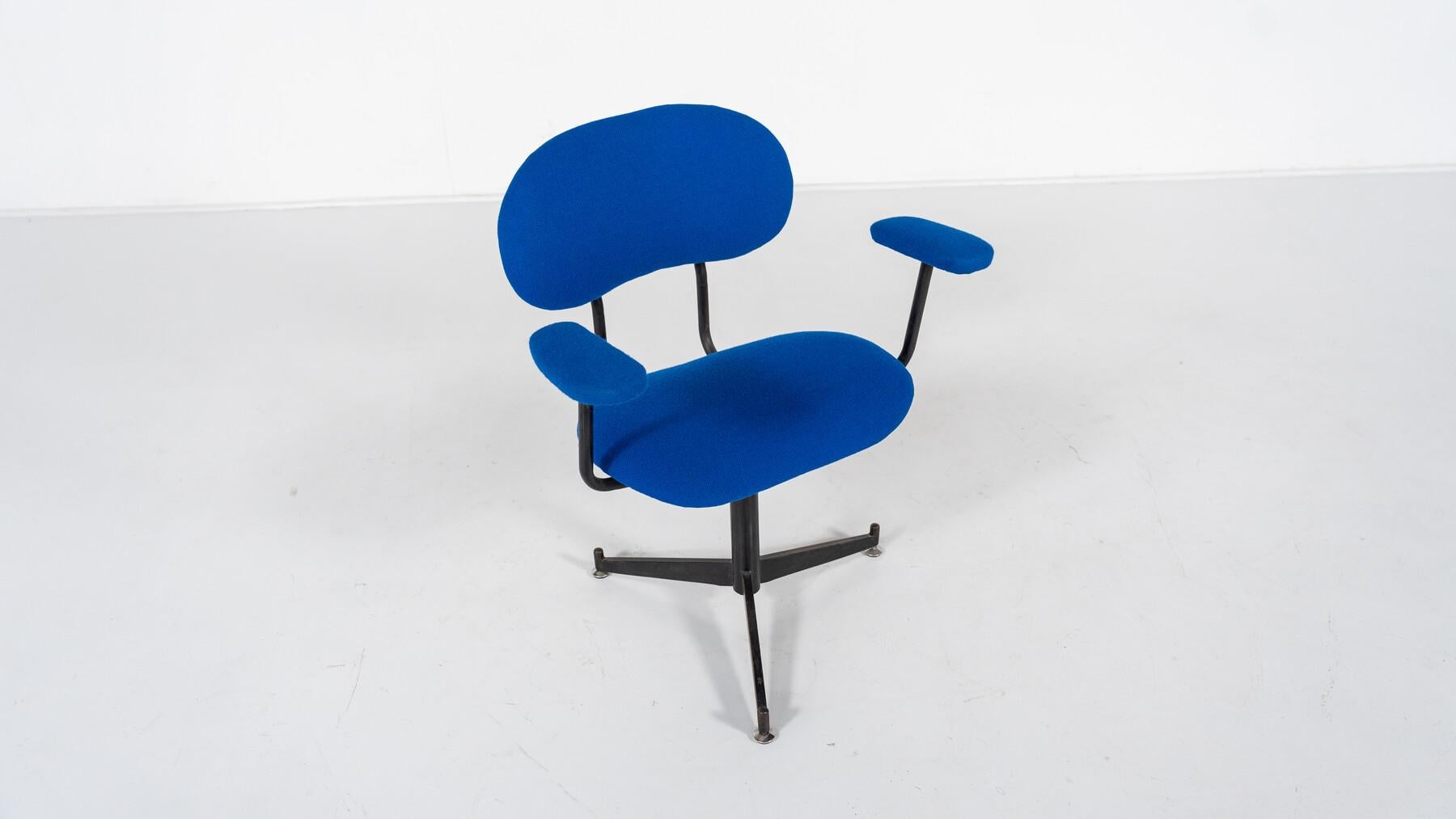 Mid-Century Modern Bleu Swivel Desk Chair For Sale 3