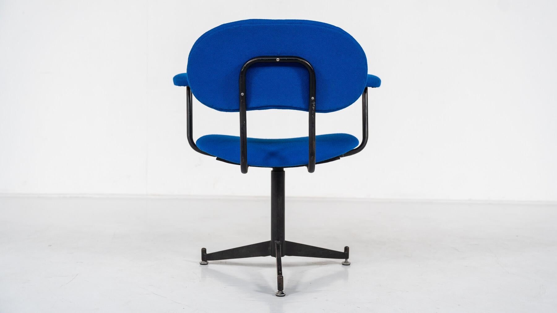 Mid-Century Modern Bleu Swivel Desk Chair For Sale 5