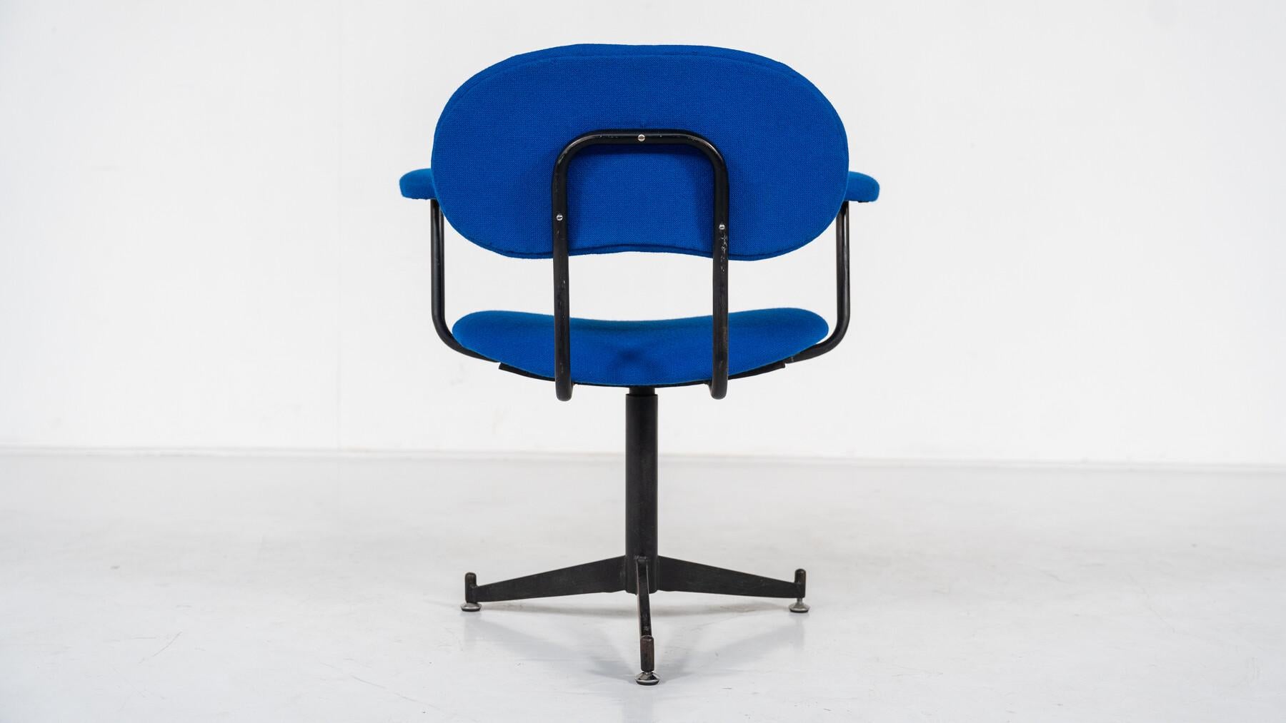 Mid-Century Modern Bleu Schreibtisch-Drehstuhl im Angebot 5