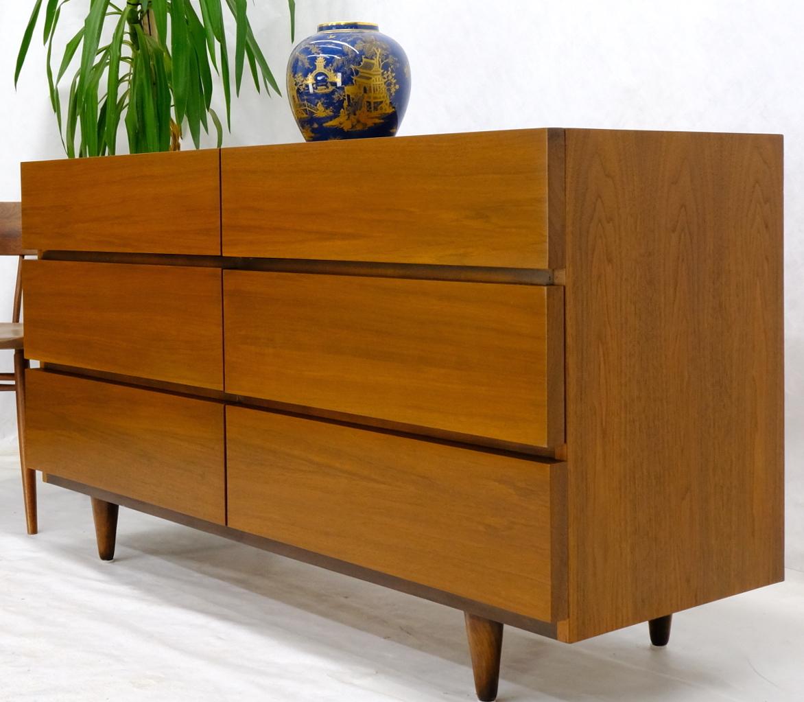 Mid-Century Modern Block Front American Walnut 6 Drawers Dresser Restored For Sale 5