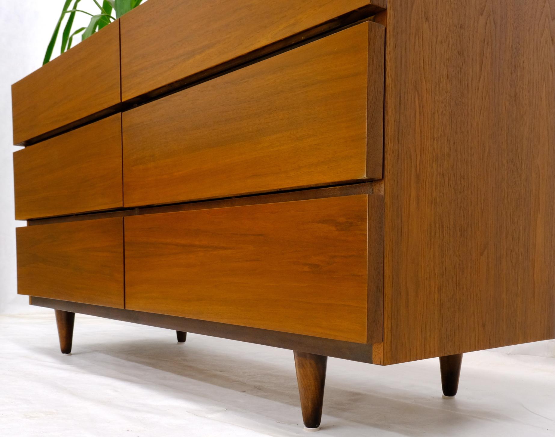 Mid-Century Modern Block Front American Walnut 6 Drawers Dresser Restored For Sale 10