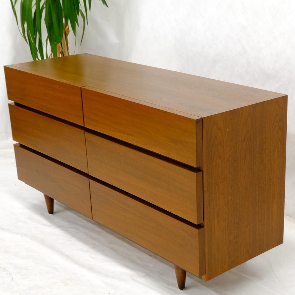 Lacquered Mid-Century Modern Block Front American Walnut 6 Drawers Dresser Restored For Sale