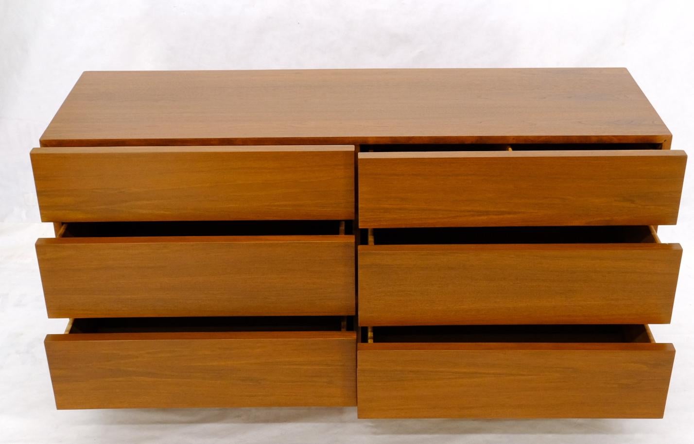 Mid-Century Modern Block Front American Walnut 6 Drawers Dresser Restored For Sale 3