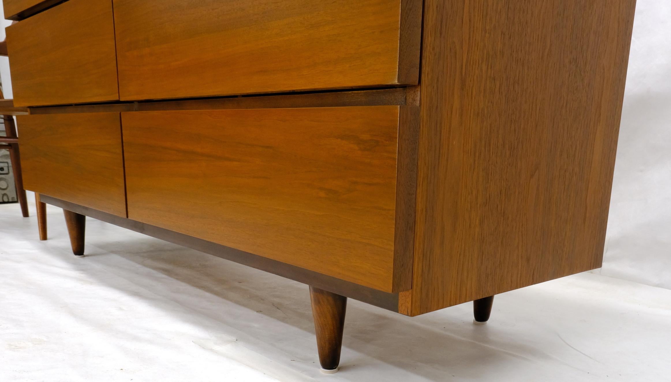 Mid-Century Modern Block Front American Walnut 6 Drawers Dresser Restored For Sale 4