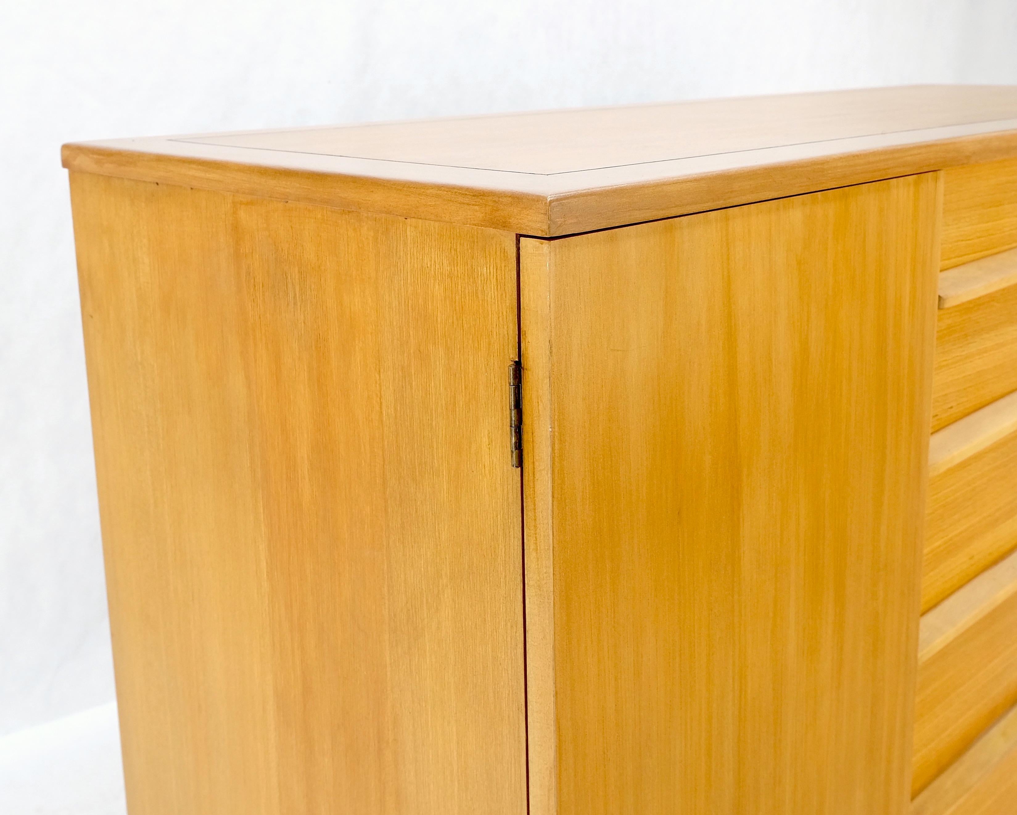 Credenza con cassettiera a un'anta in betulla bionda moderna di metà secolo in vendita 3