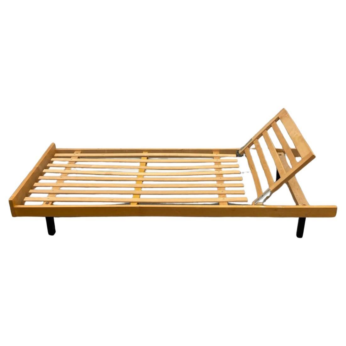 Mid-Century Modern Mid century Modern Blonde beech wood Daybed in the style of Holma For Sale