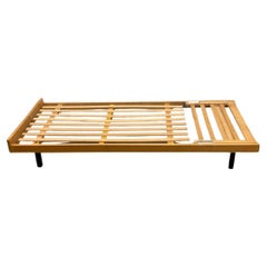 Méridienne moderne du milieu du siècle en bois de hêtre blond dans le style de Holma