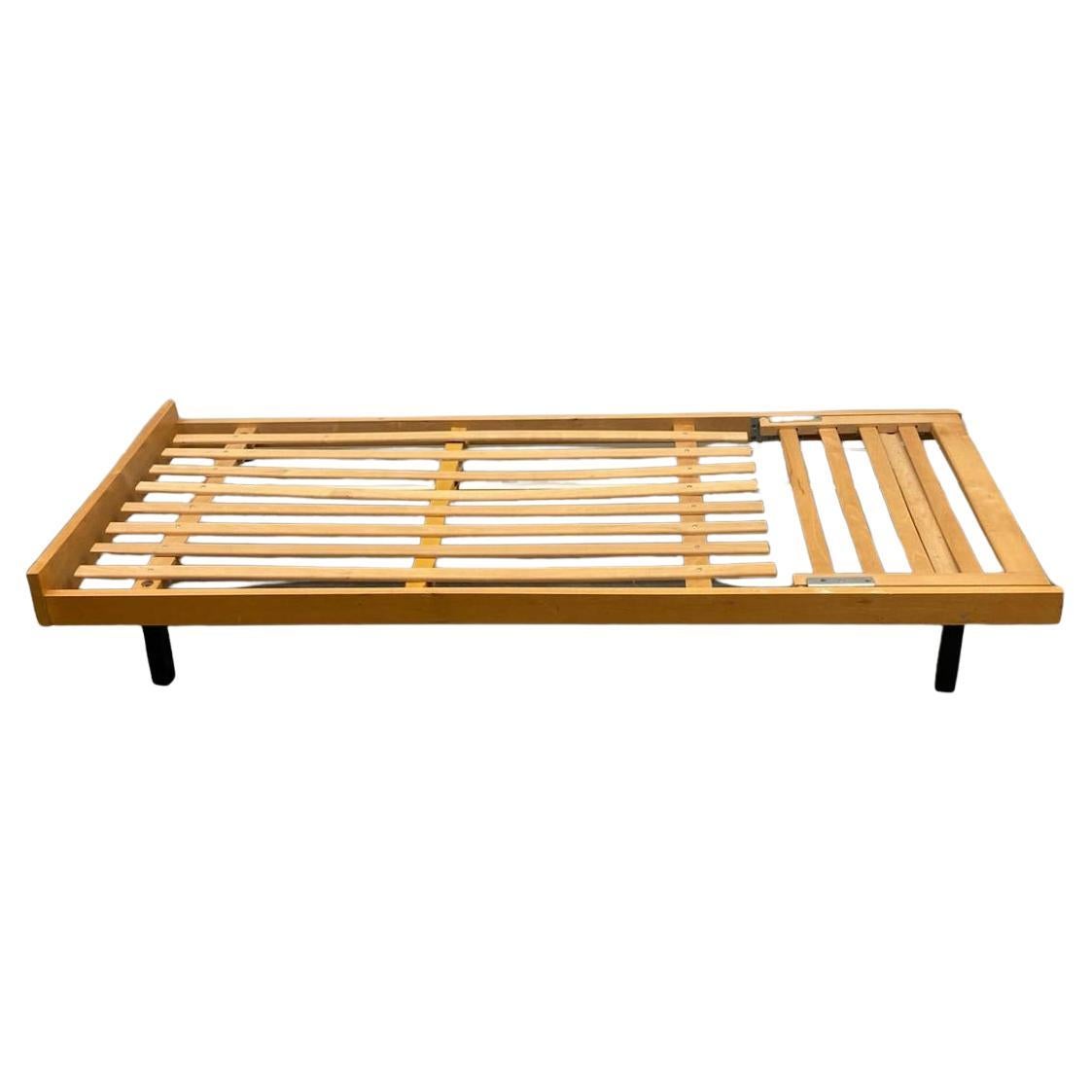 Mid century Modern Blonde beech wood Daybed in the style of Holma For Sale