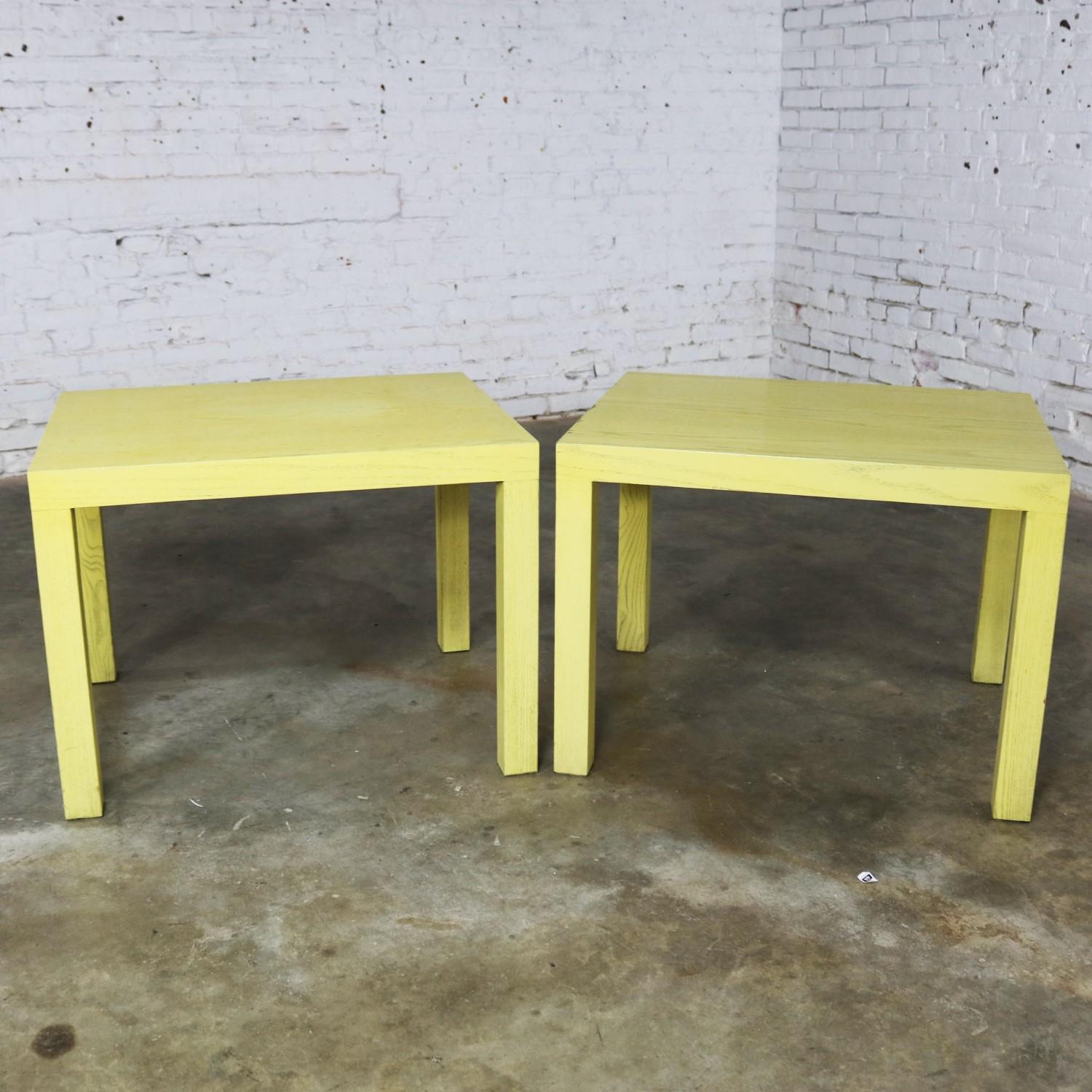 Handsome Mid-Century Modern pair of blonde or cerused oak Parsons end tables or side tables. They are done in the style of Edward Wormley for Dunbar but unmarked. Both are in extremely good condition for their age. Please see photos, circa