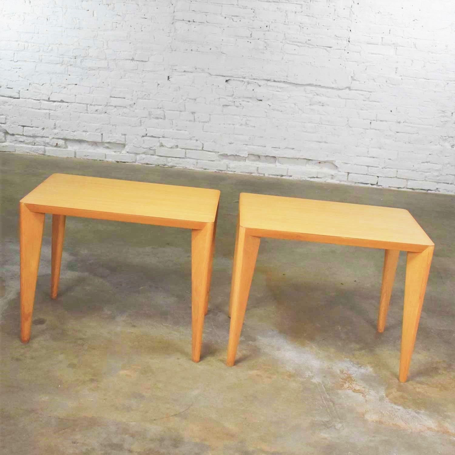 Mid-Century Modern Blonde Side Tables or End Tables with Laminate Tops a Pair For Sale 3