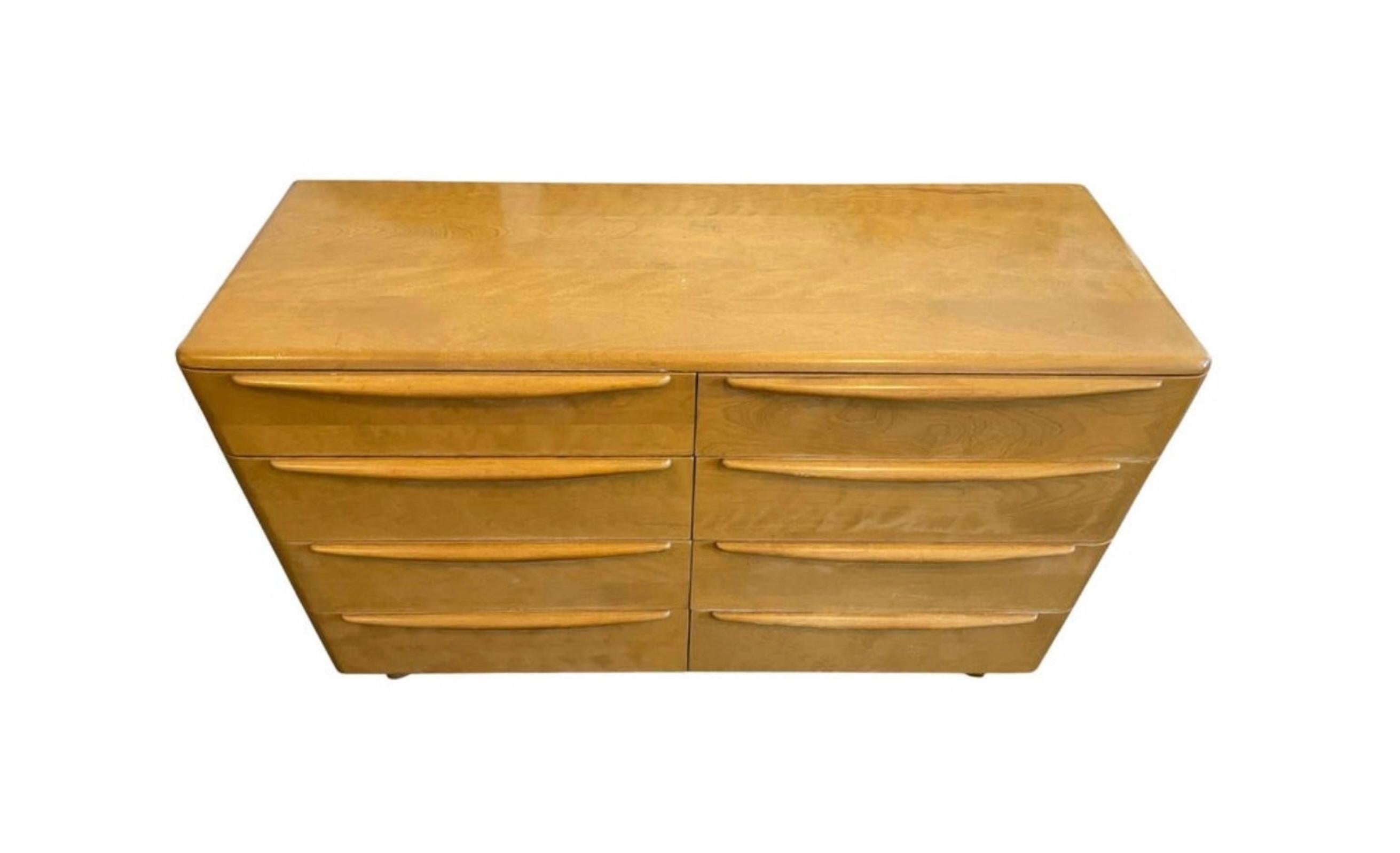 Mid-Century Modern Blonde solid Maple 8 Drawer dresser by HEYWOOD WAKEFIELD. Good Vintage Condition clean inside and out. Drawers slide smooth. Very unique mid century and deco design. Labeled in drawer. Located In Brooklyn NYC.


Measurements 53