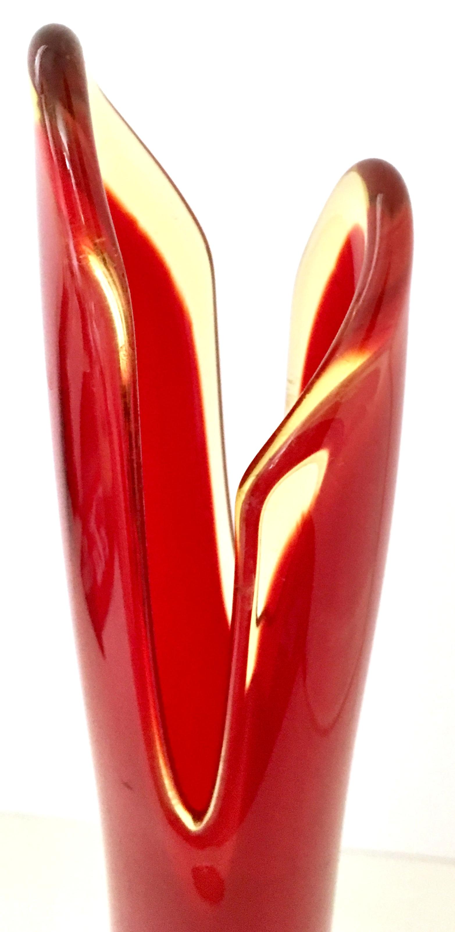 Mid-Century Modern Blown Art Glass Ruby and Amber Slag Glass Vase In Good Condition For Sale In West Palm Beach, FL