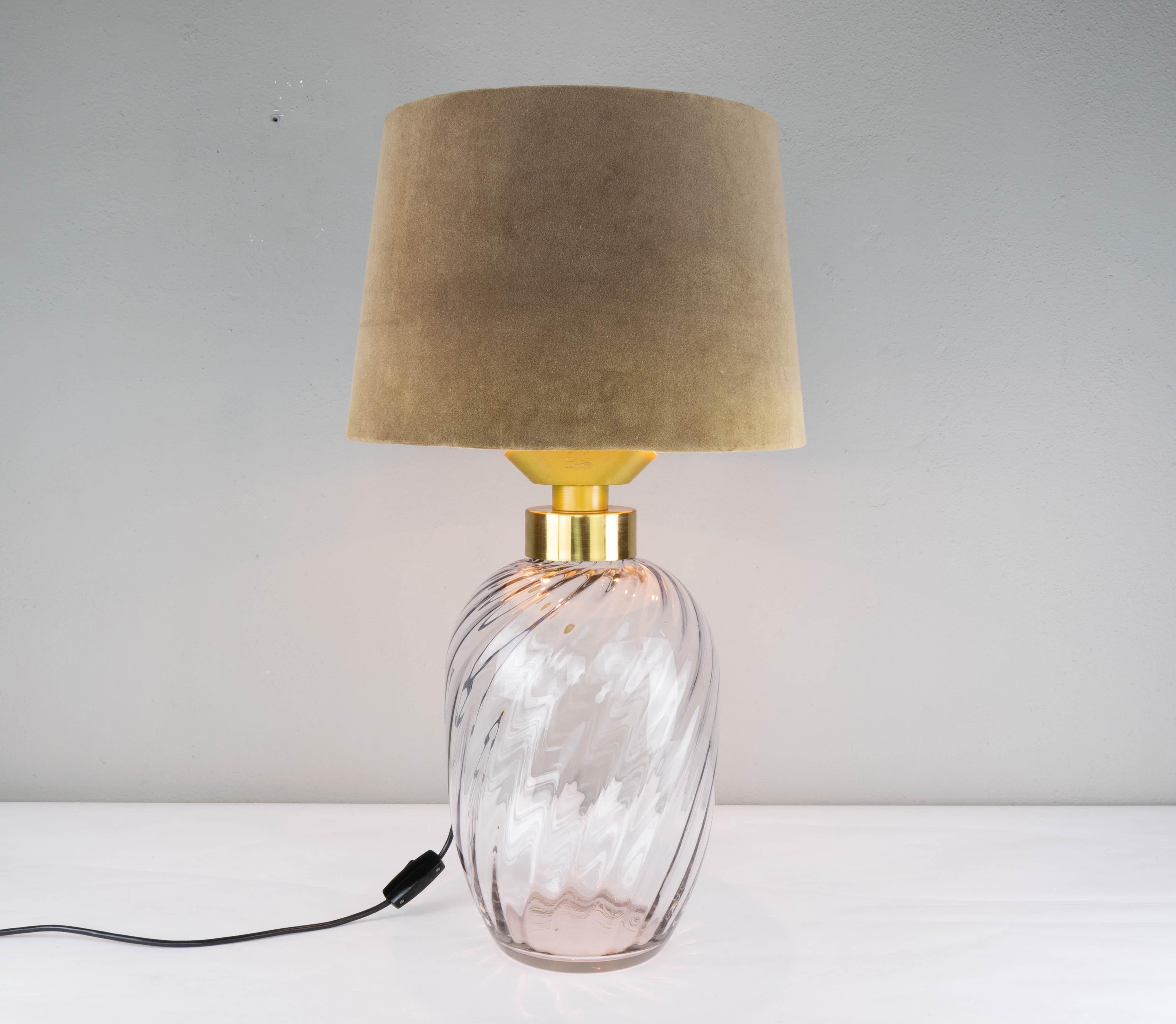 Mid-Century Modern Blown Glass and Brass Table Lamp Lumica Spain, 1970 In Good Condition For Sale In Escalona, Toledo