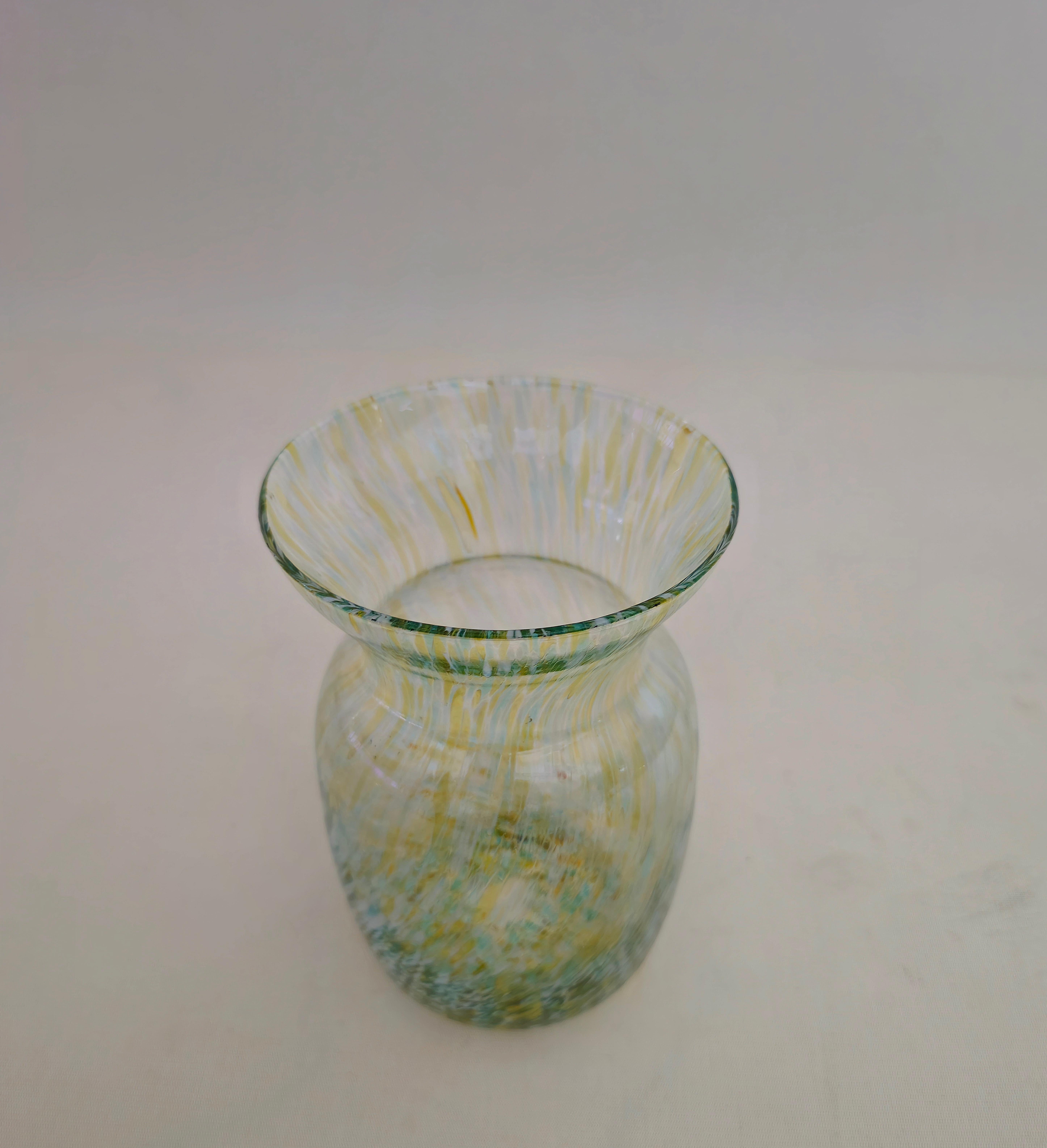 Italiano Vaso in vetro soffiato multicolore Mid Century Modern Design Italia anni '70 in vendita