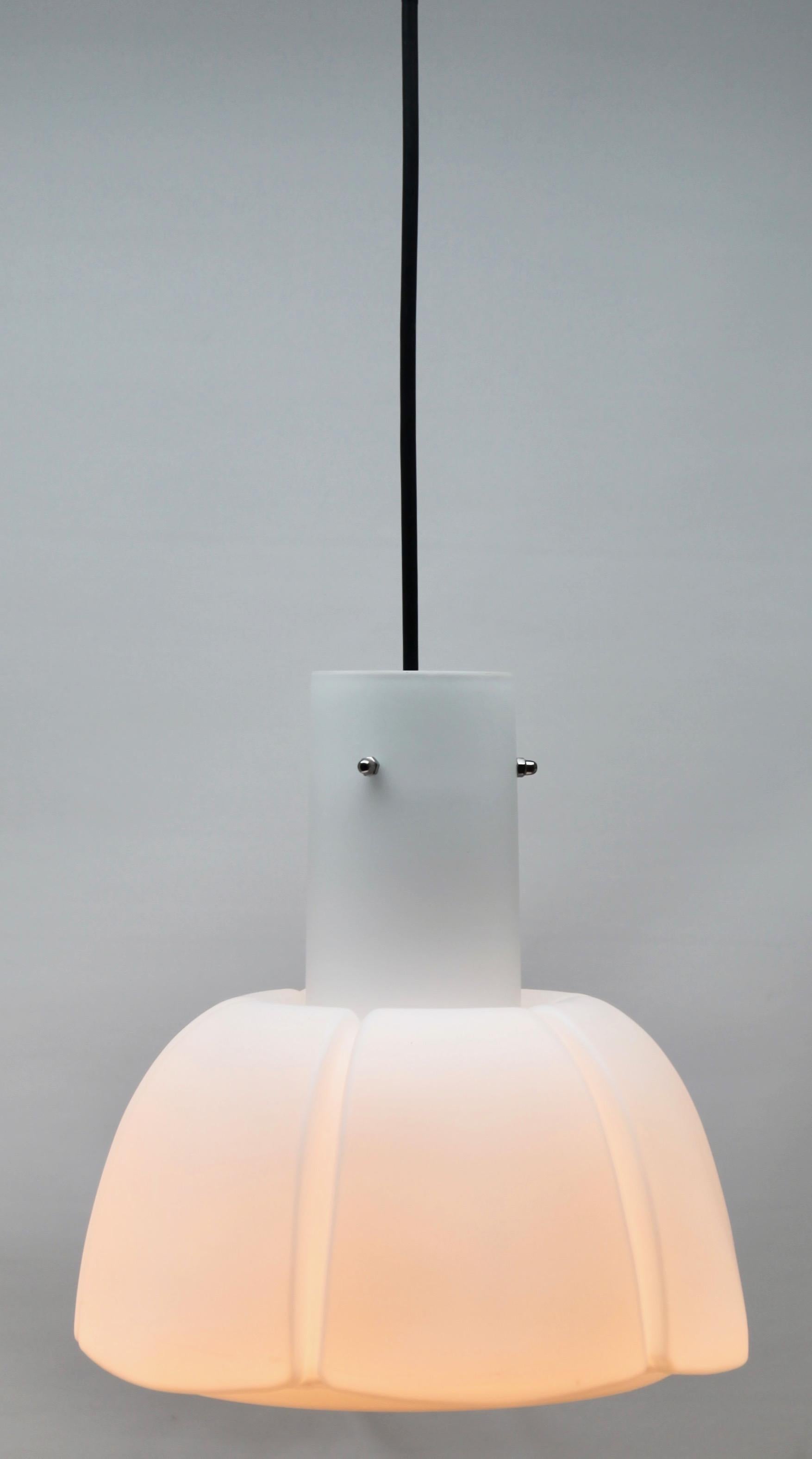 Mid-Century Modern Blown Glass Pendant/Suspension Fixture Glashütte Limburg In Good Condition For Sale In Verviers, BE