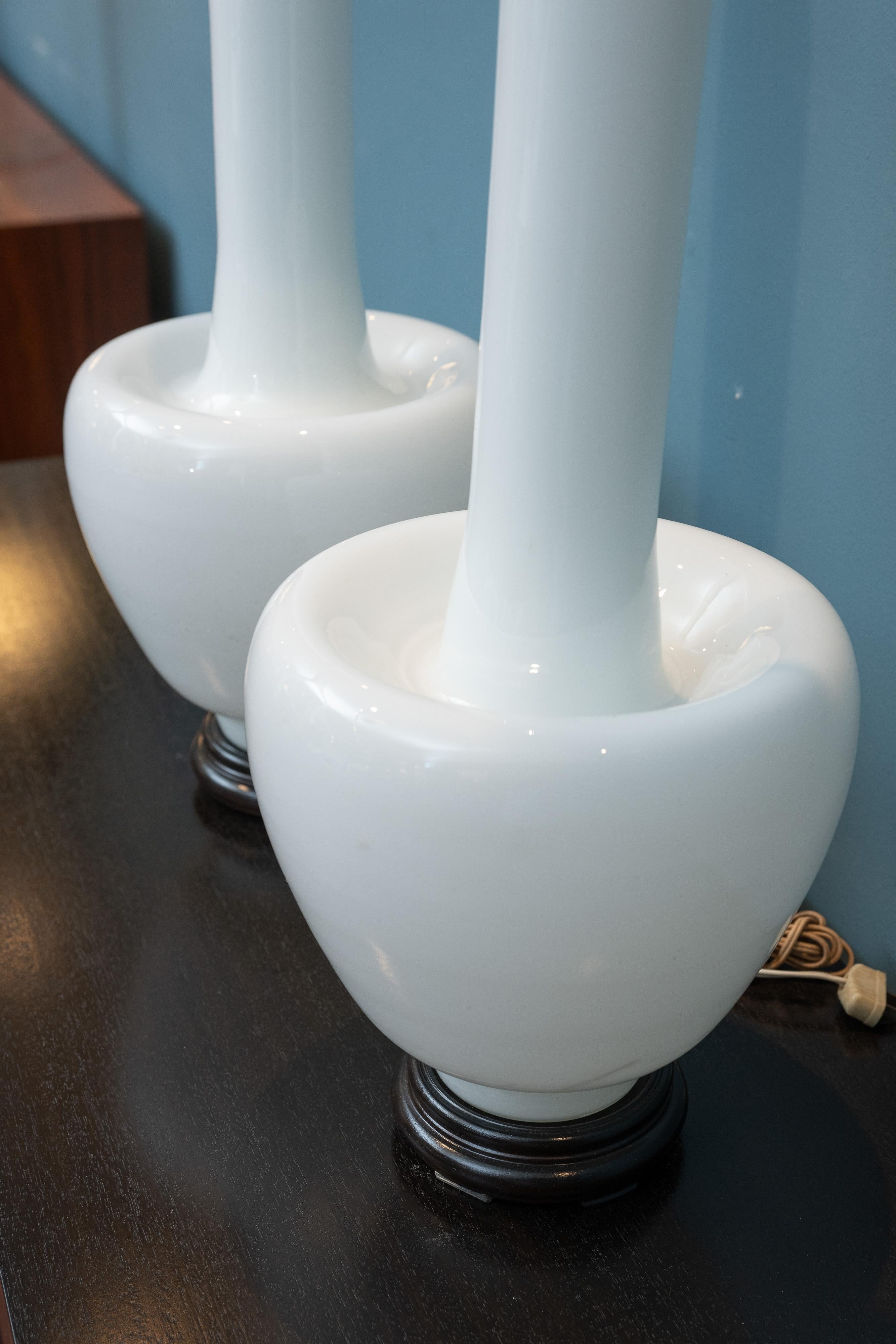 Verre brun Lampes de table en verre soufflé modernes du milieu du siècle en vente