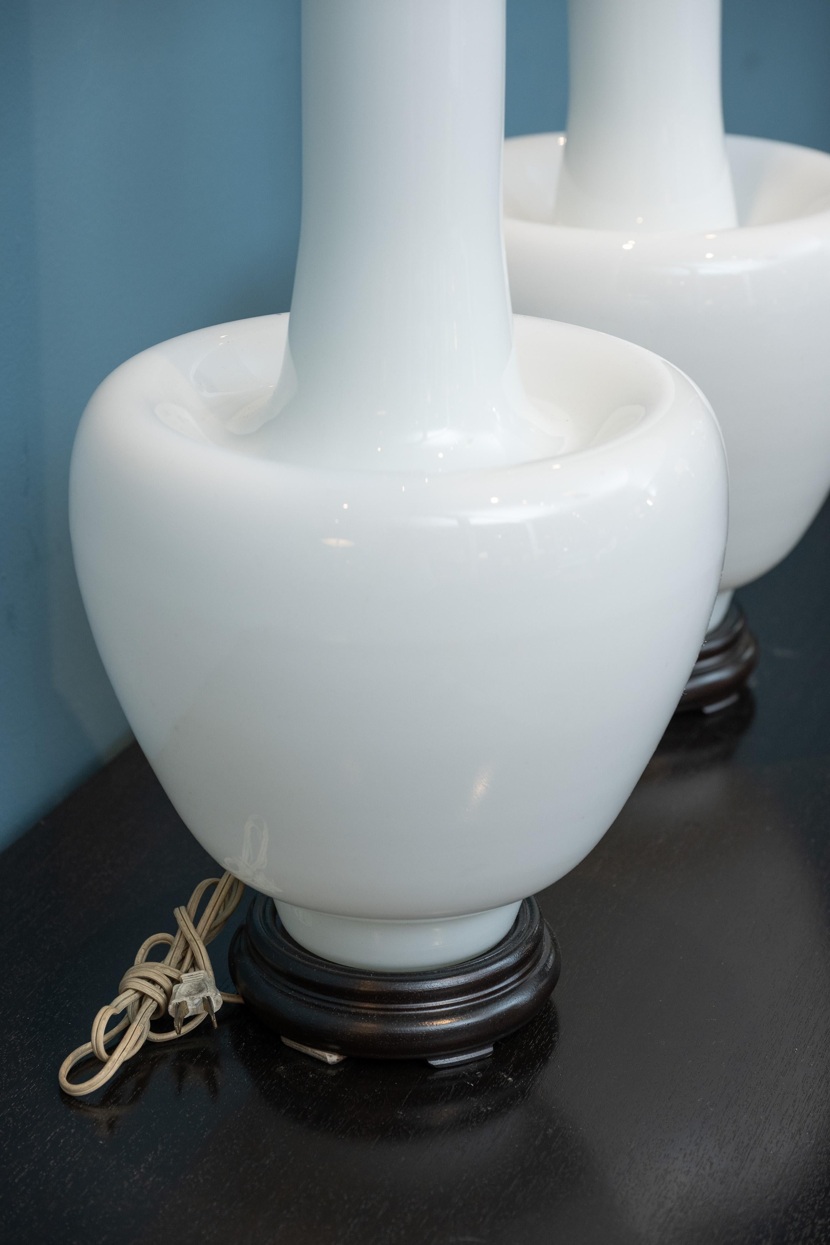 Lampes de table en verre soufflé modernes du milieu du siècle en vente 1