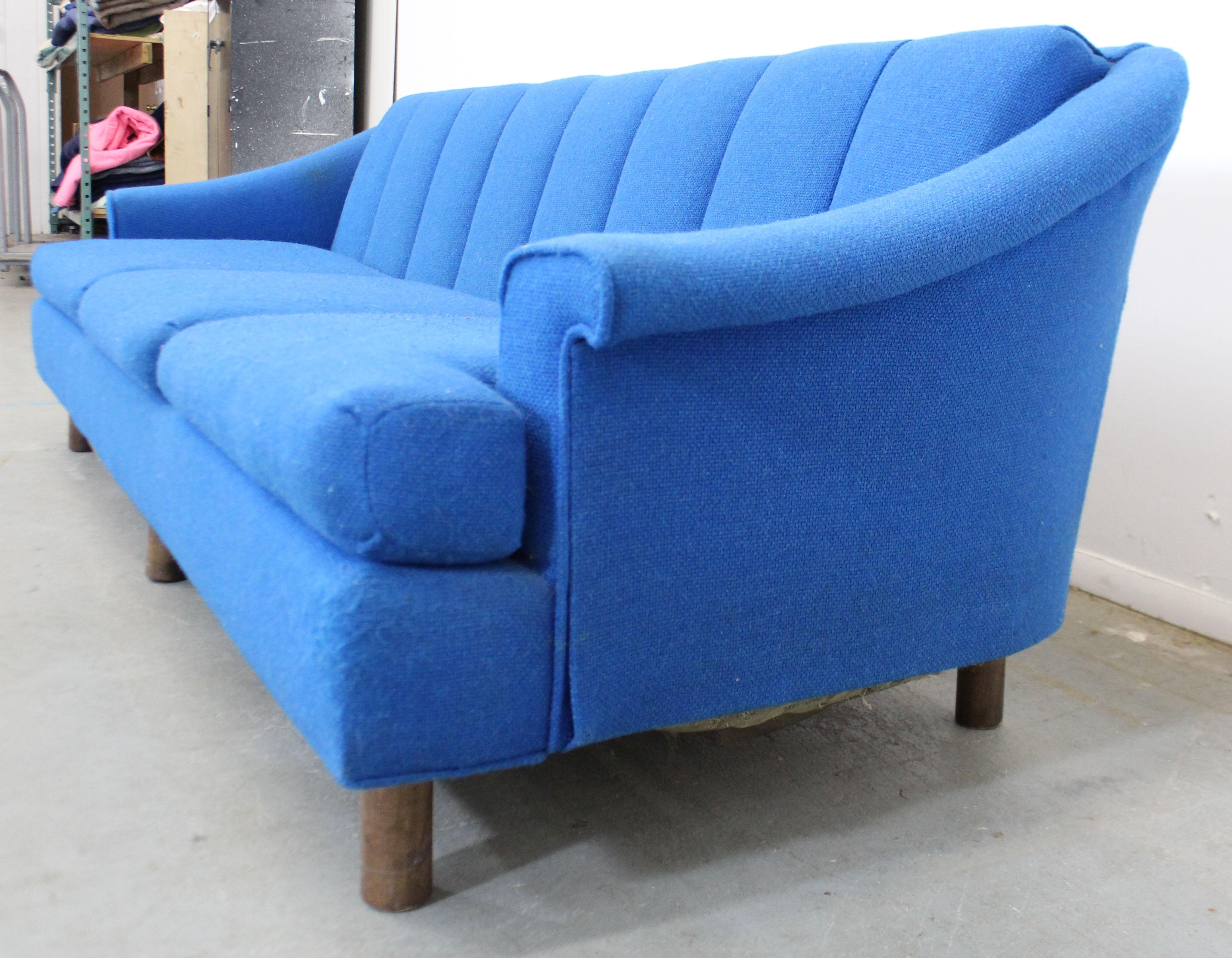 Mid-Century Modern Blue 3-Seat Sofa on Wood Base For Sale 3