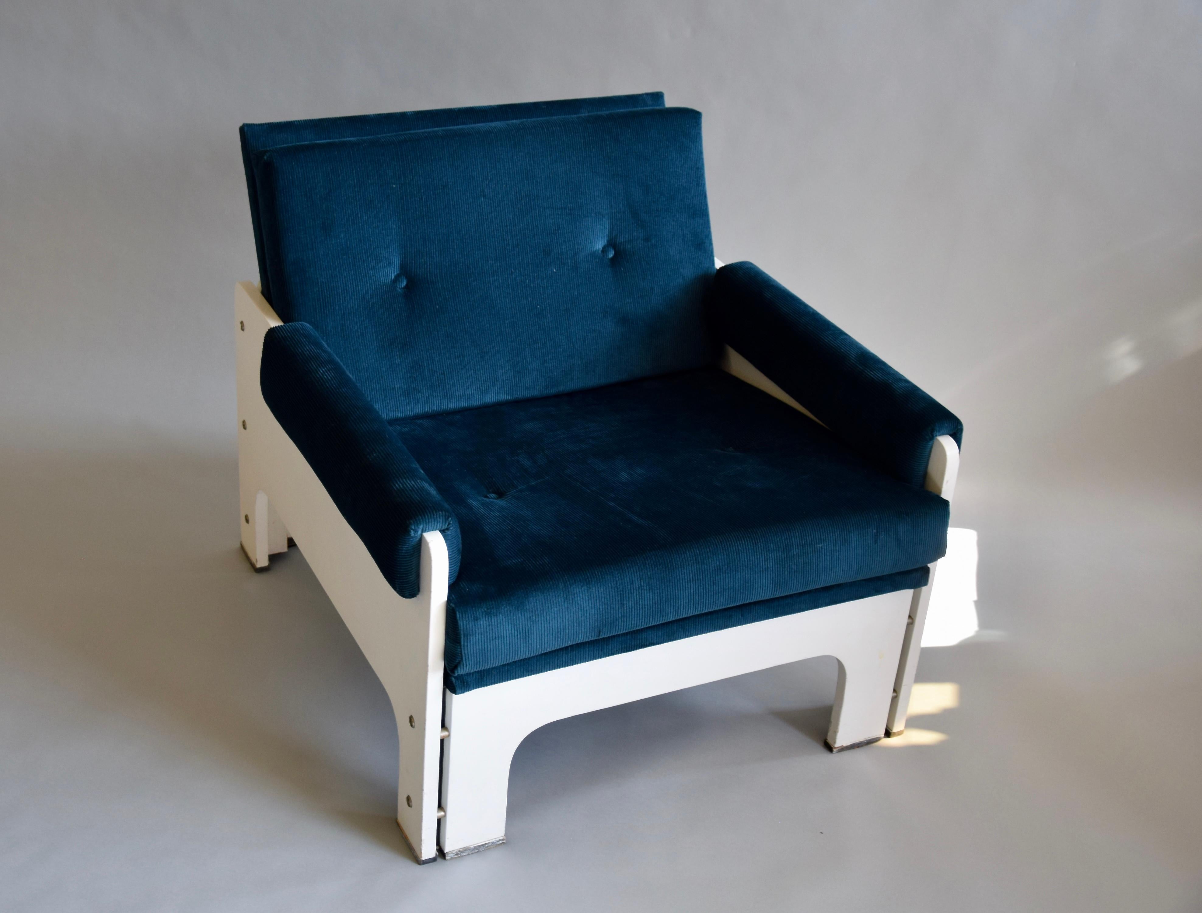 Mid-Century Modern Fauteuil de salon bleu et blanc moderne du milieu du siècle dernier en vente