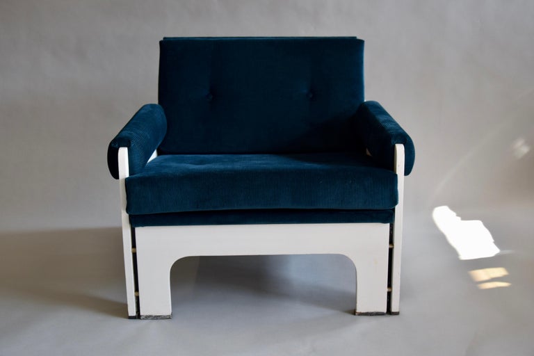 Mid-Century Modern Blue and White Lounge Chair For Sale at 1stDibs