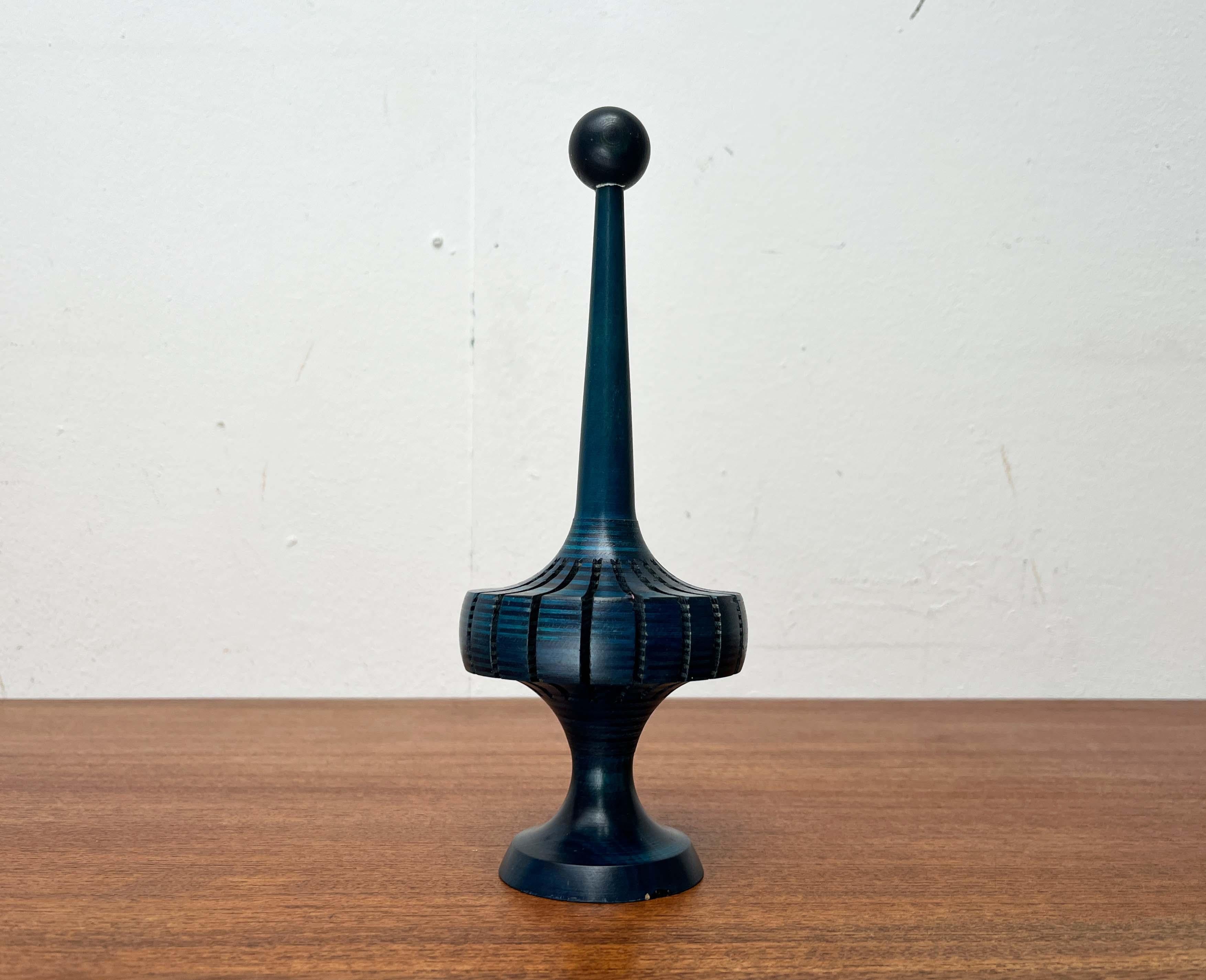 Servilletero de madera con diseño de pájaro azul moderno de mediados de siglo Paavo Asikainen Finlandia siglo XX en venta