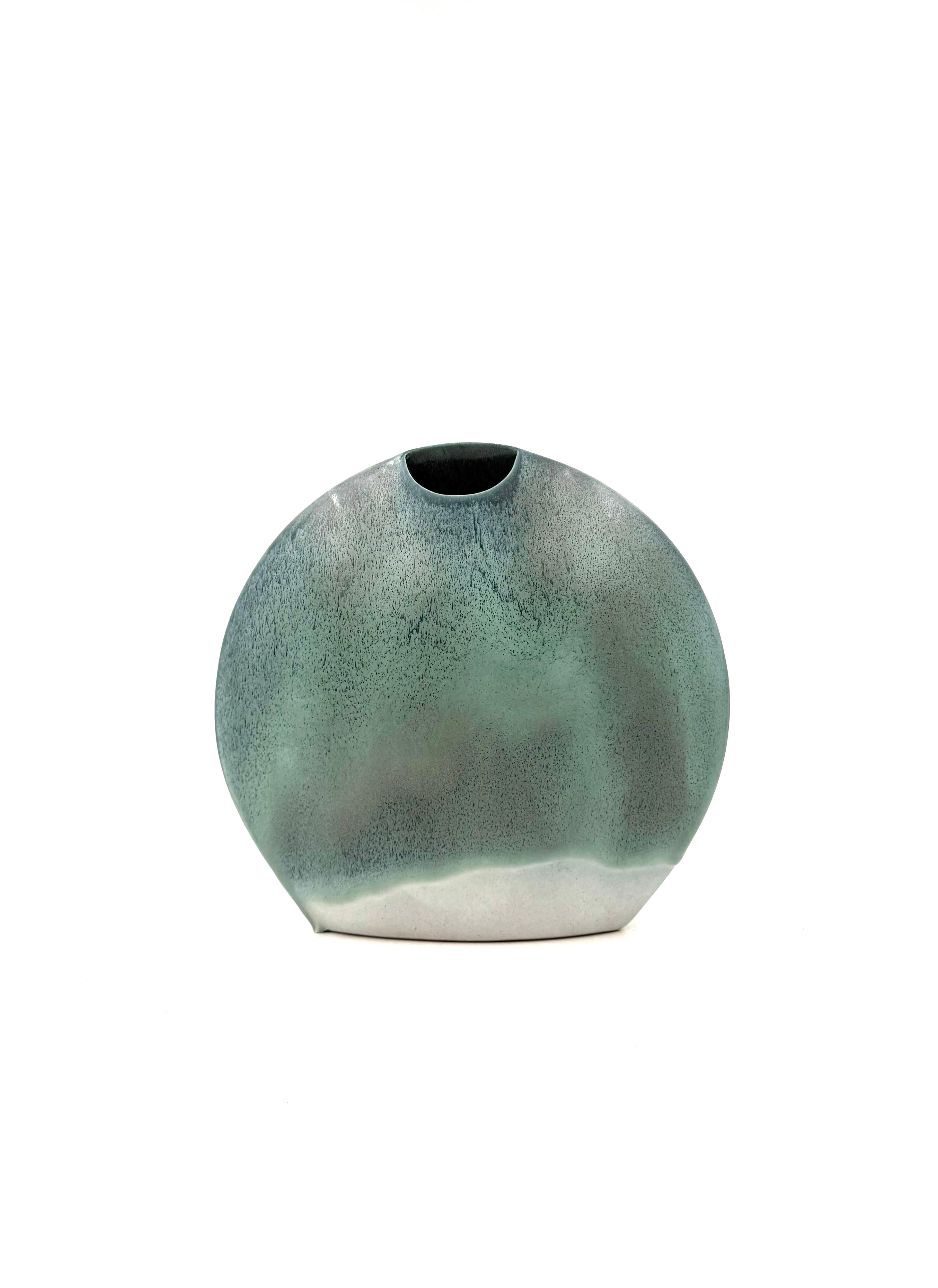 Mid-century modern blue ceramic solifleur vase, France 1970 In condizioni ottime in vendita a Firenze, IT
