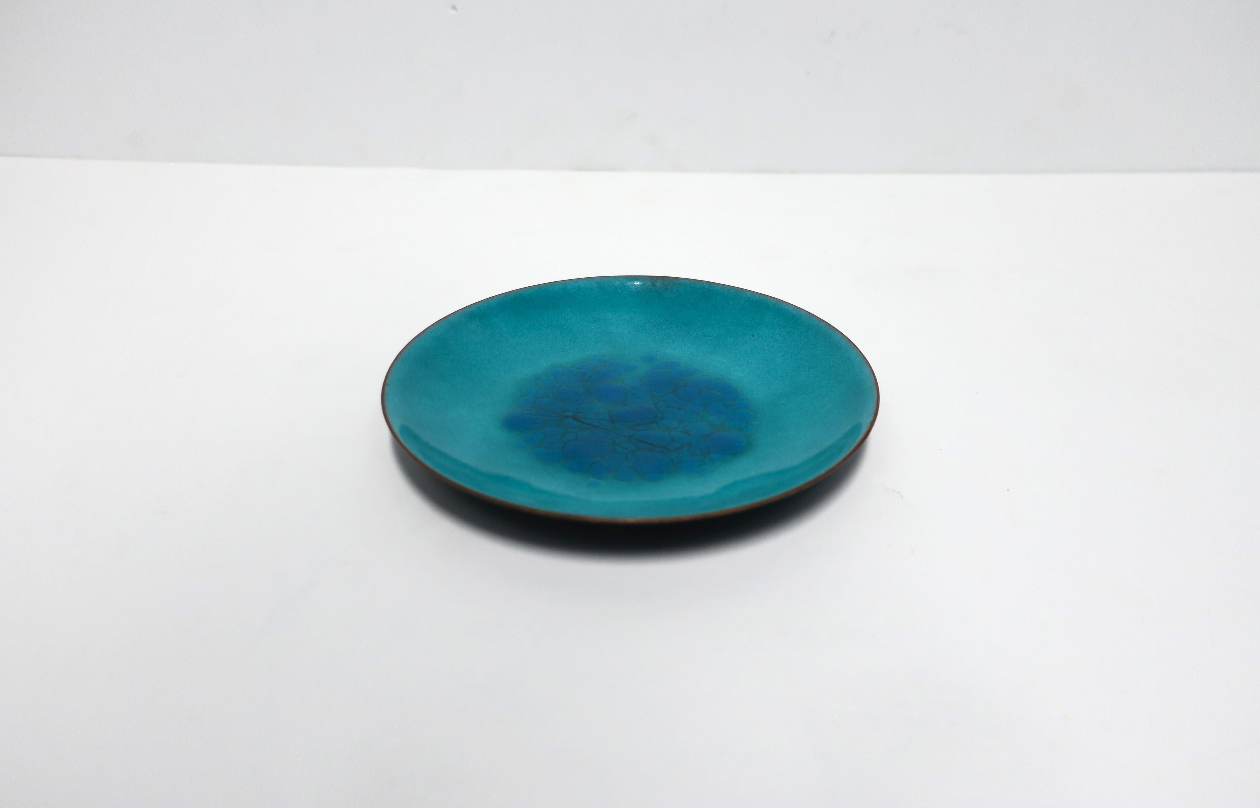 Mid-Century Modern Blue Enamel Dish Catchall Vide-Poche, circa 1960s