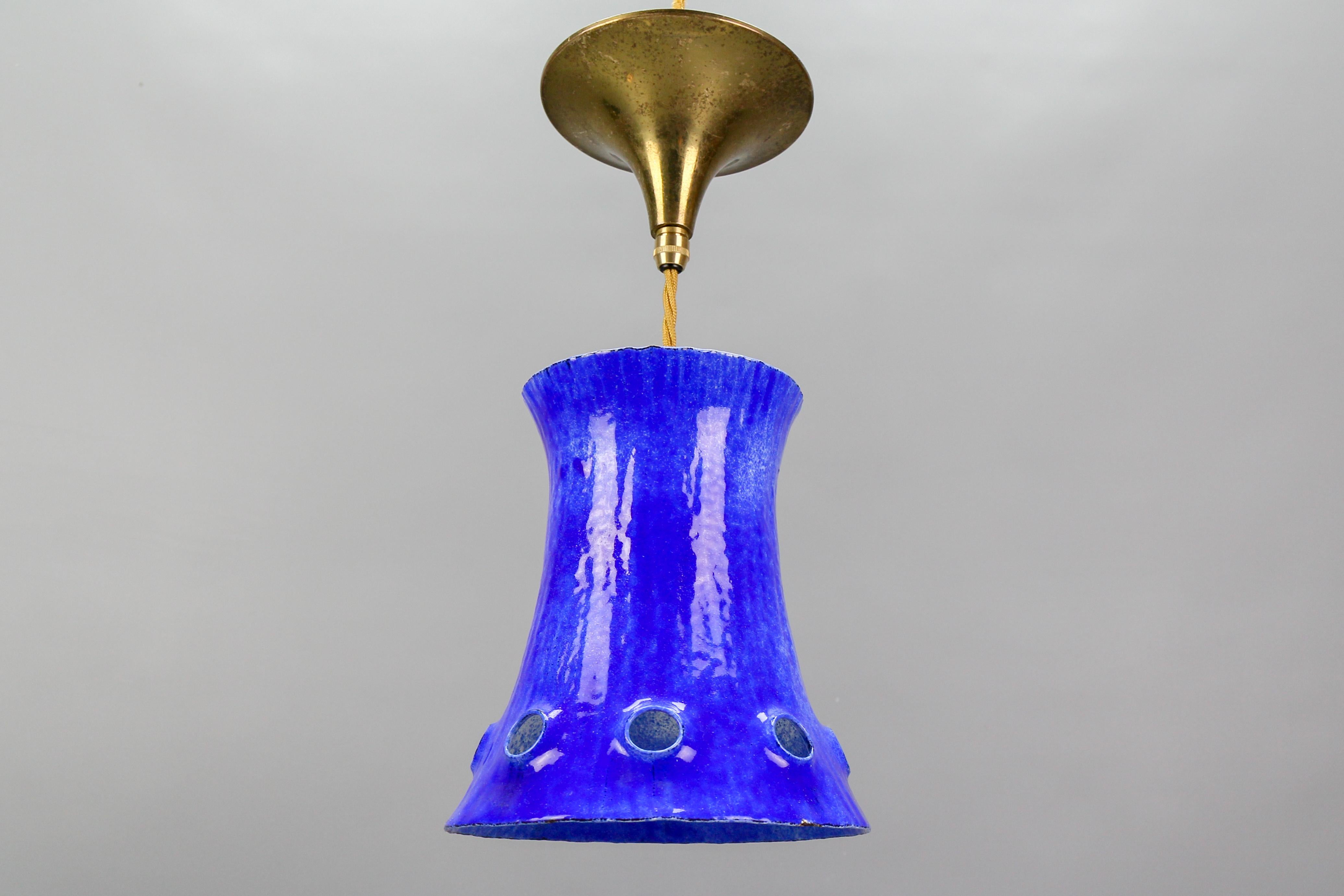 Lampe à suspension moderne du milieu du siècle dernier, en fer émaillé bleu en vente 5