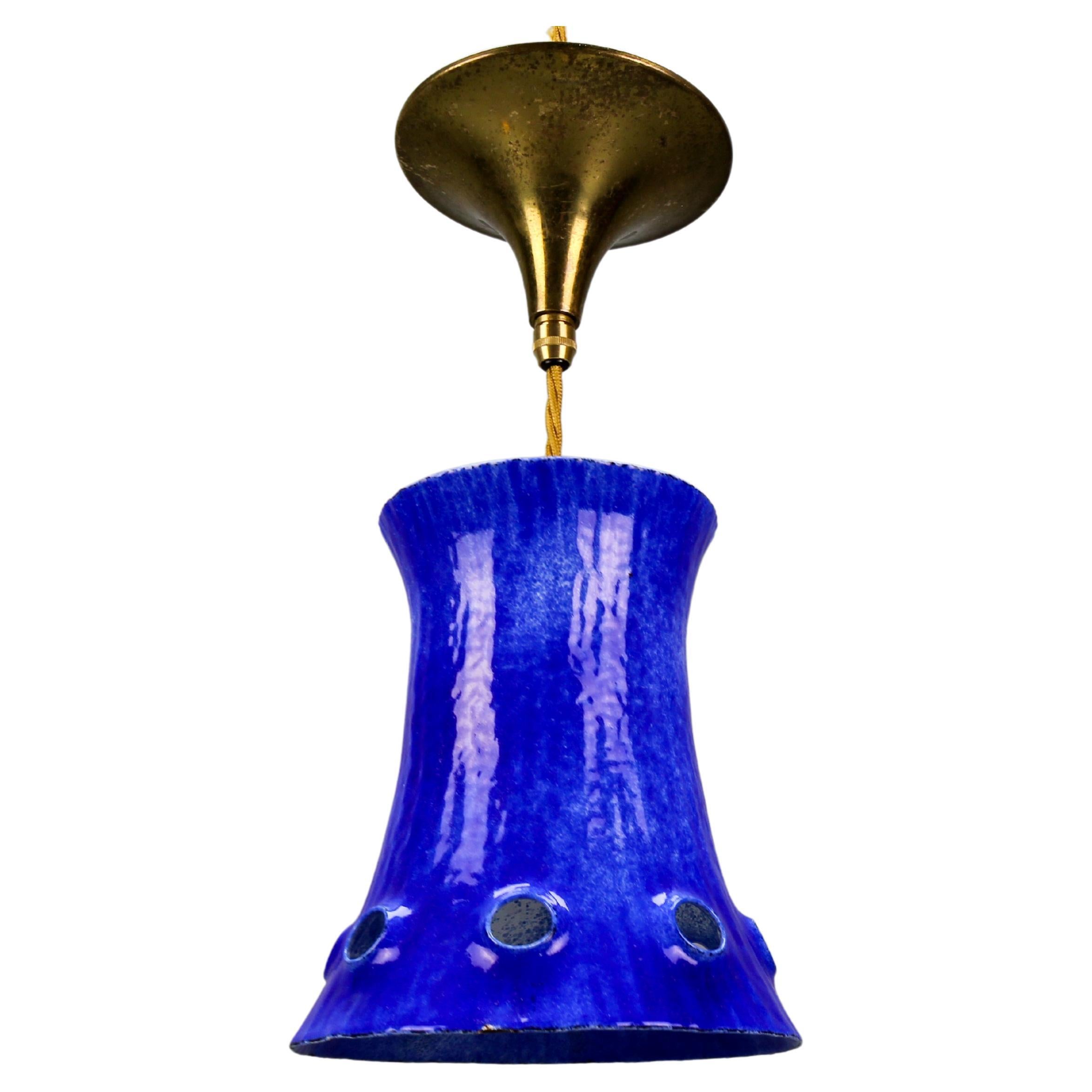 Lampe à suspension moderne du milieu du siècle dernier, en fer émaillé bleu en vente