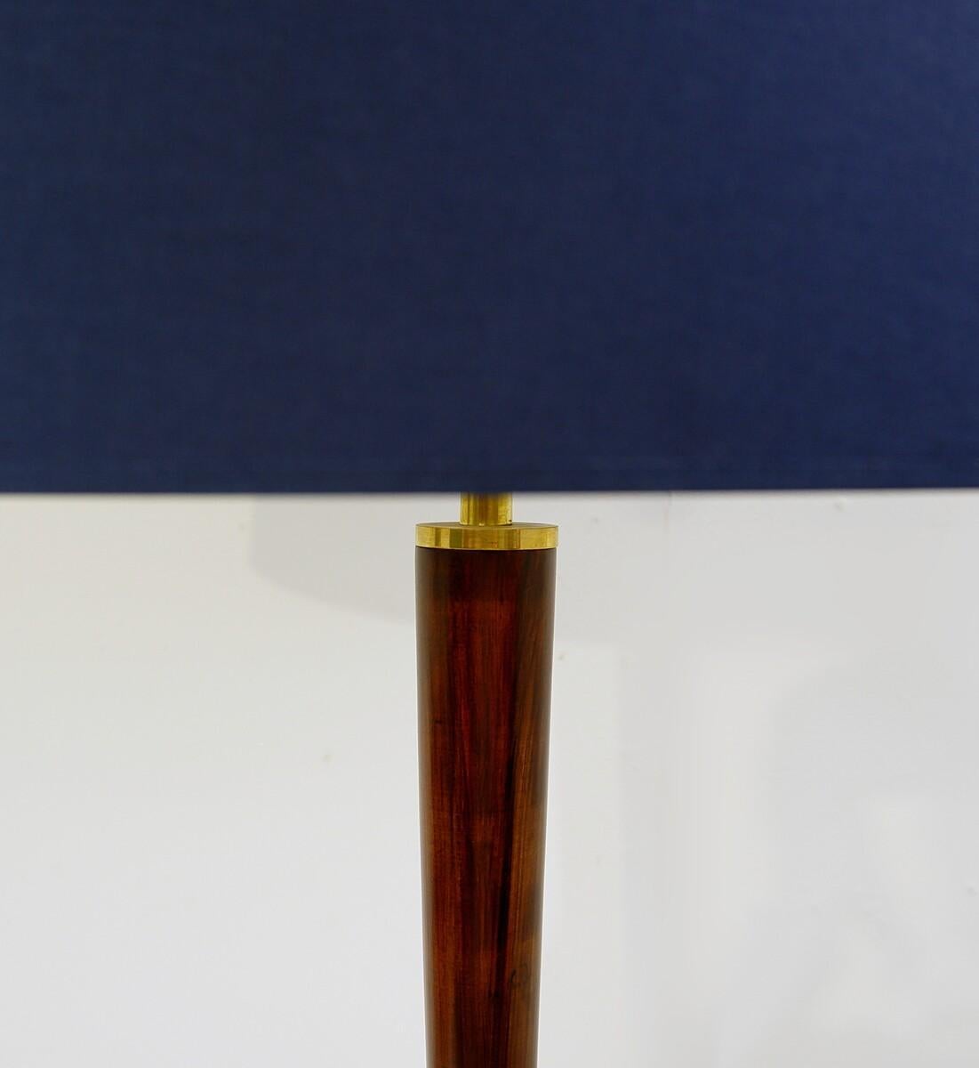 Laiton Lampadaire bleu The Moderns, en bois et laiton, Italie, années 1950 en vente