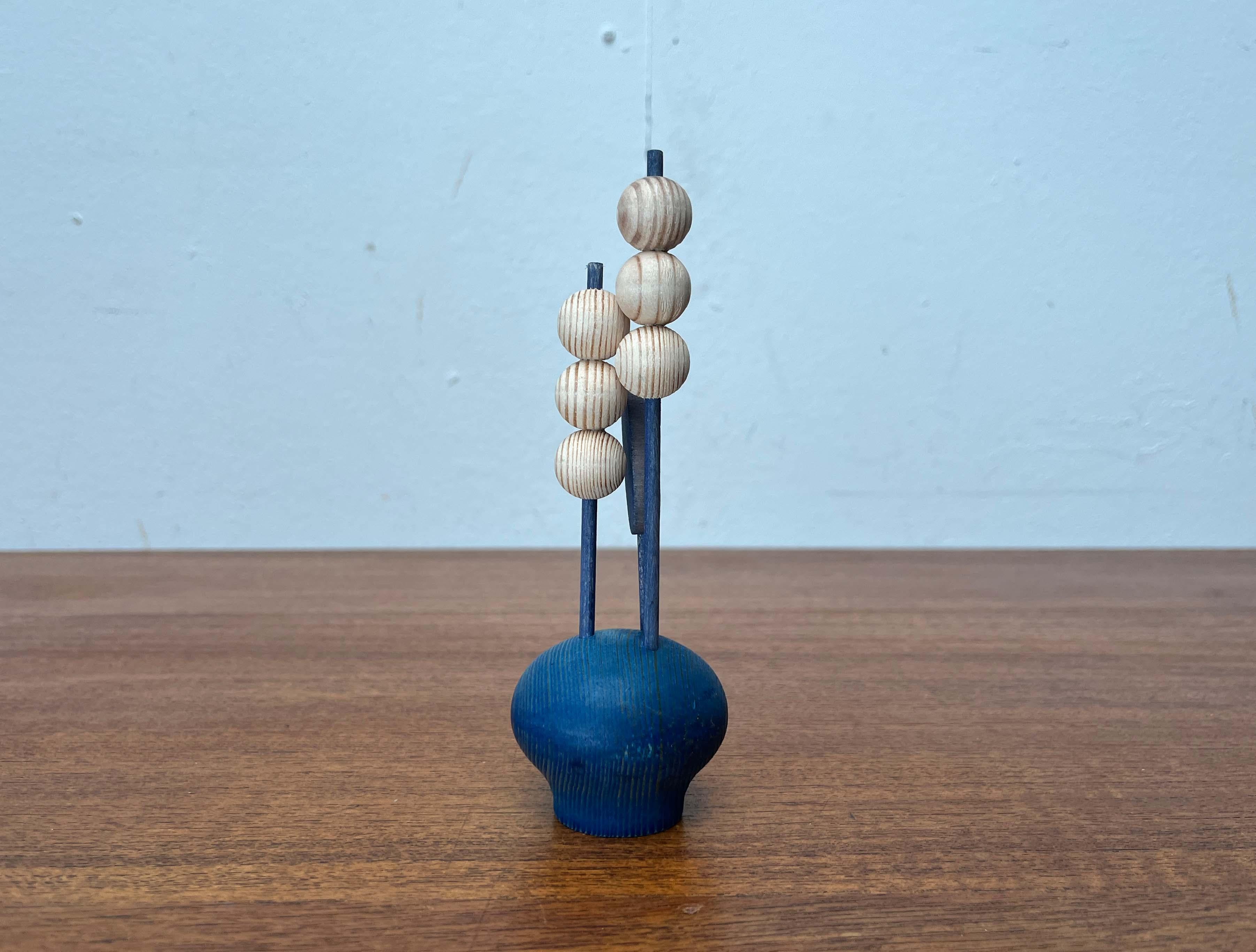 Decorazione floreale blu in legno di Aarikka, Finlandia, 1960 in vendita 4