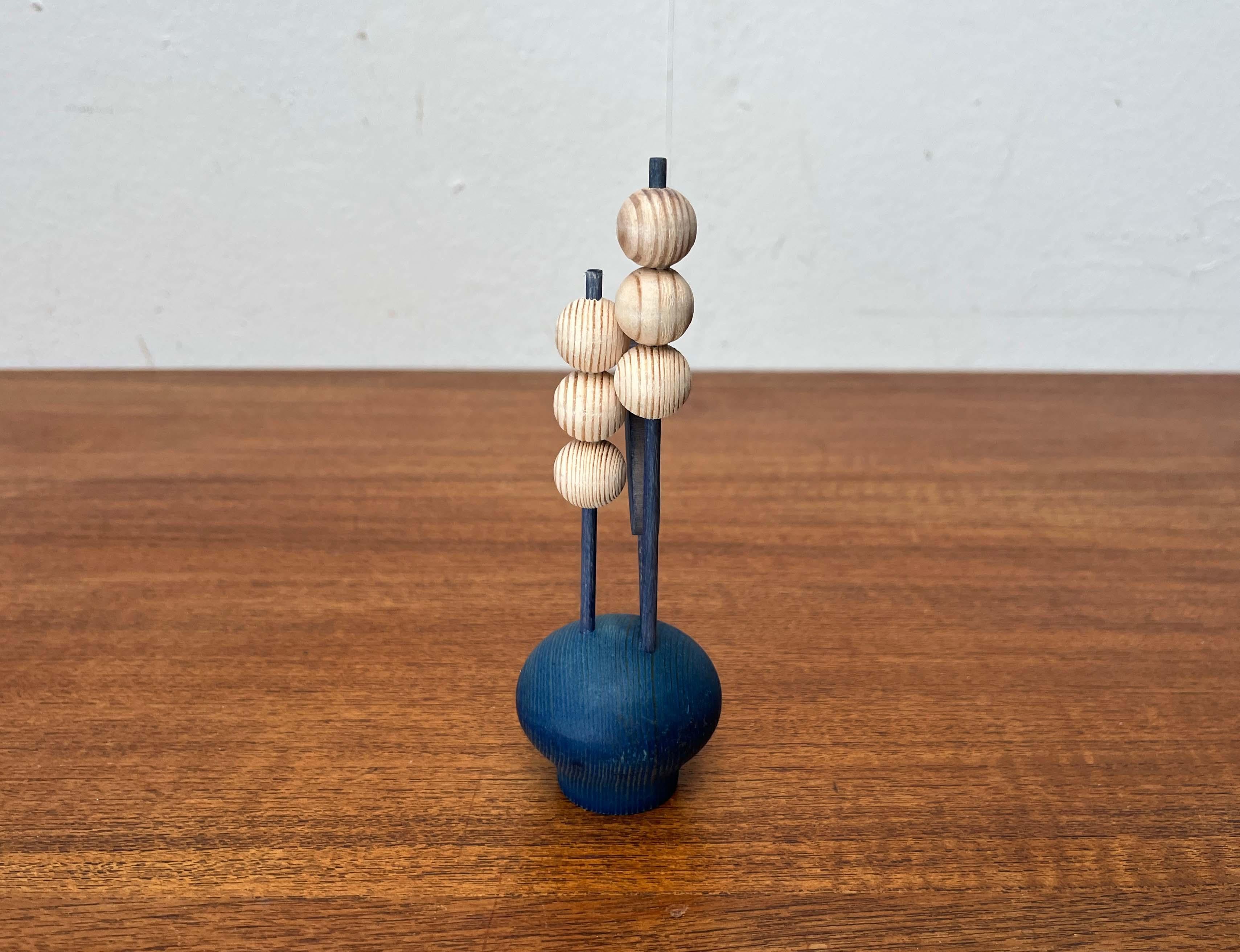 Decorazione floreale blu in legno di Aarikka, Finlandia, 1960 in vendita 5