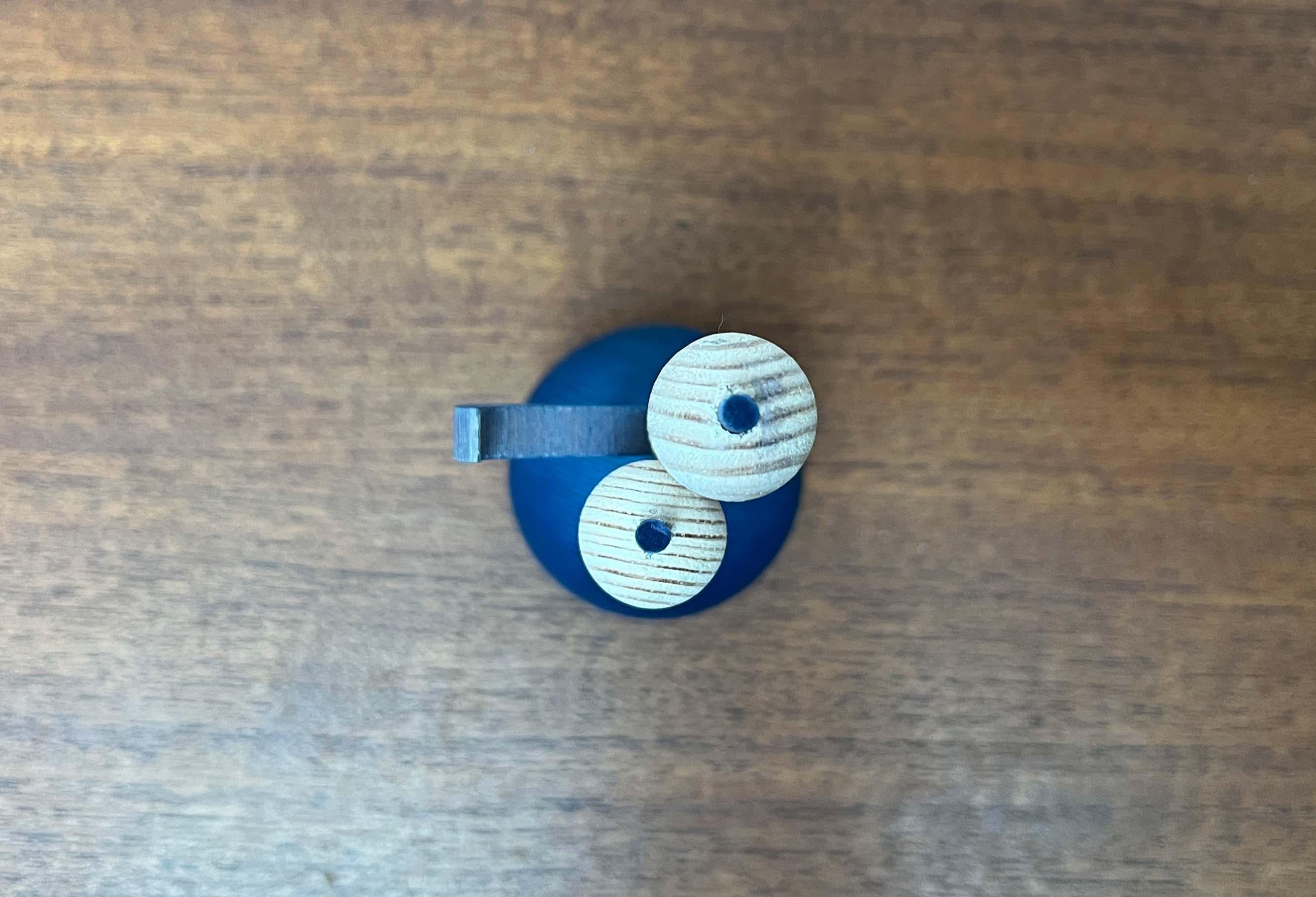 Decorazione floreale blu in legno di Aarikka, Finlandia, 1960 in vendita 6