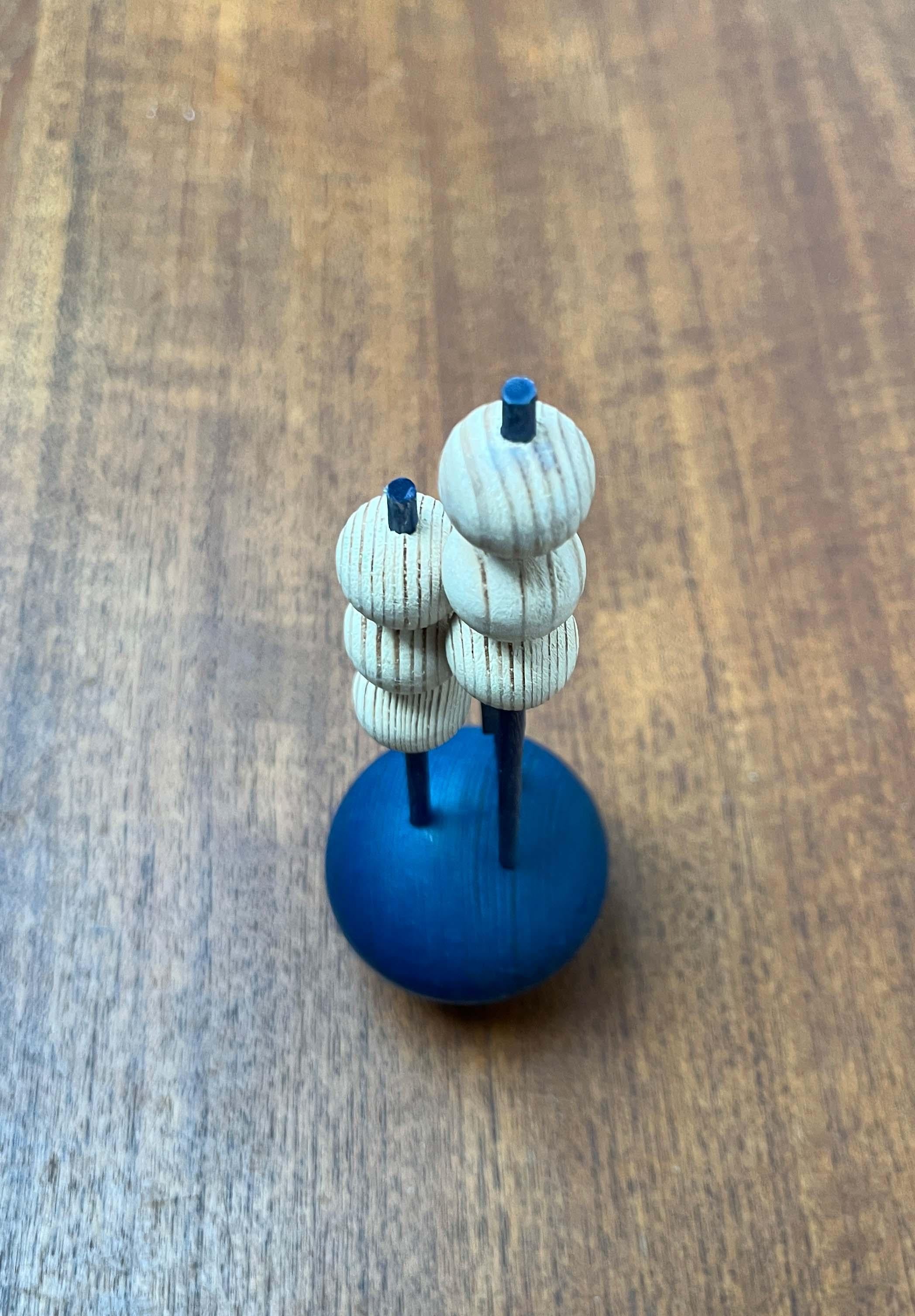 Decorazione floreale blu in legno di Aarikka, Finlandia, 1960 in vendita 7