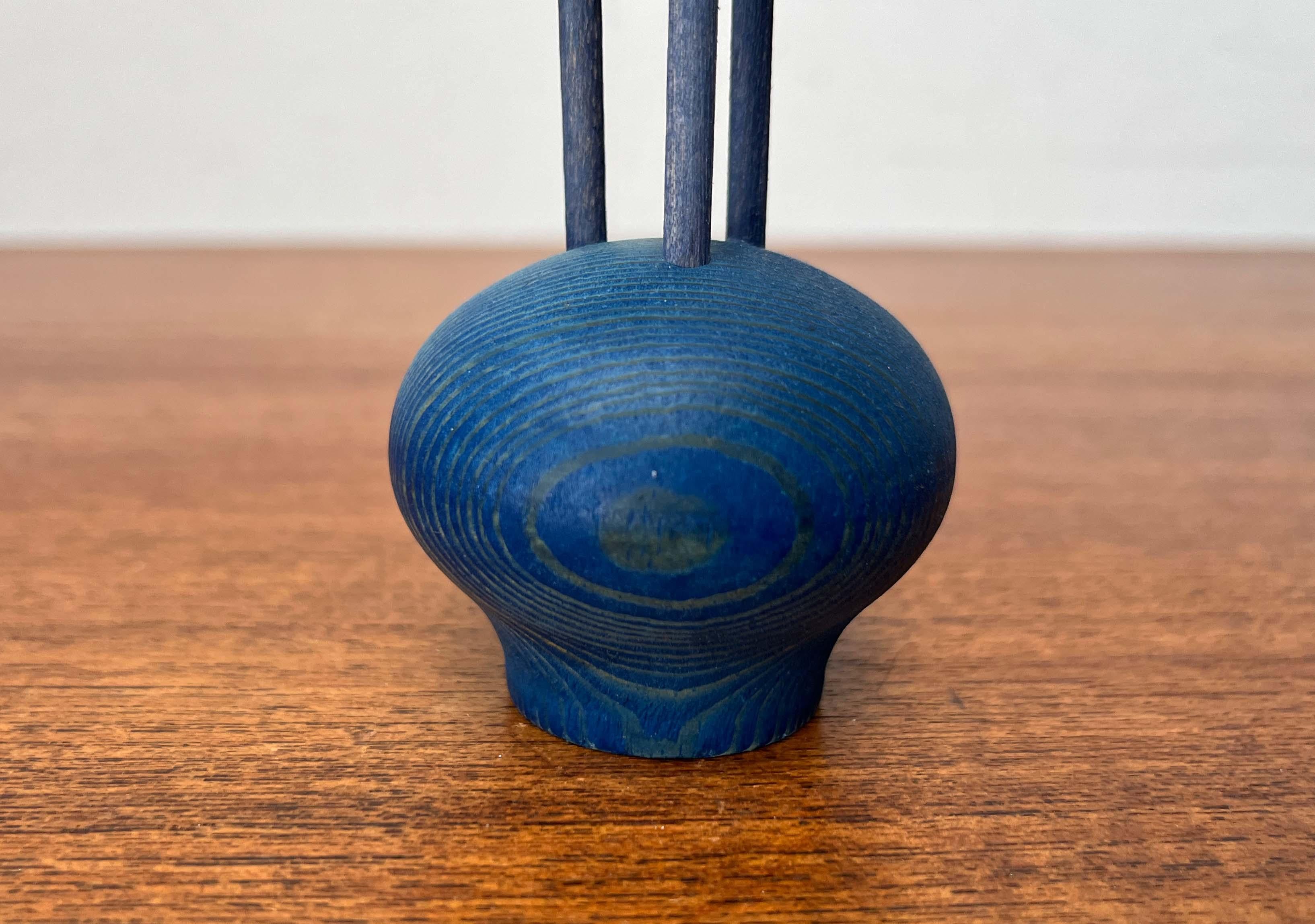 Decorazione floreale blu in legno di Aarikka, Finlandia, 1960 in vendita 1