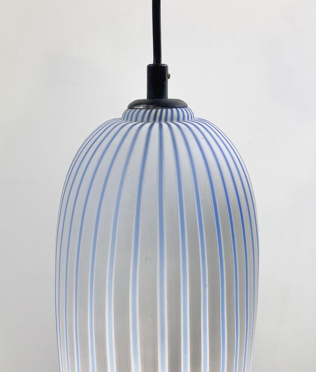 Metà XX secolo Sospensione moderna di metà secolo in vetro blu, Italia, anni '60 in vendita