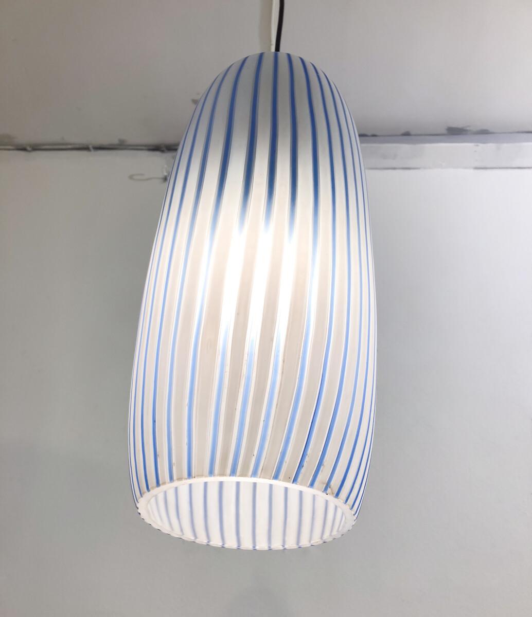 Vetro Sospensione moderna di metà secolo in vetro blu, Italia, anni '60 in vendita