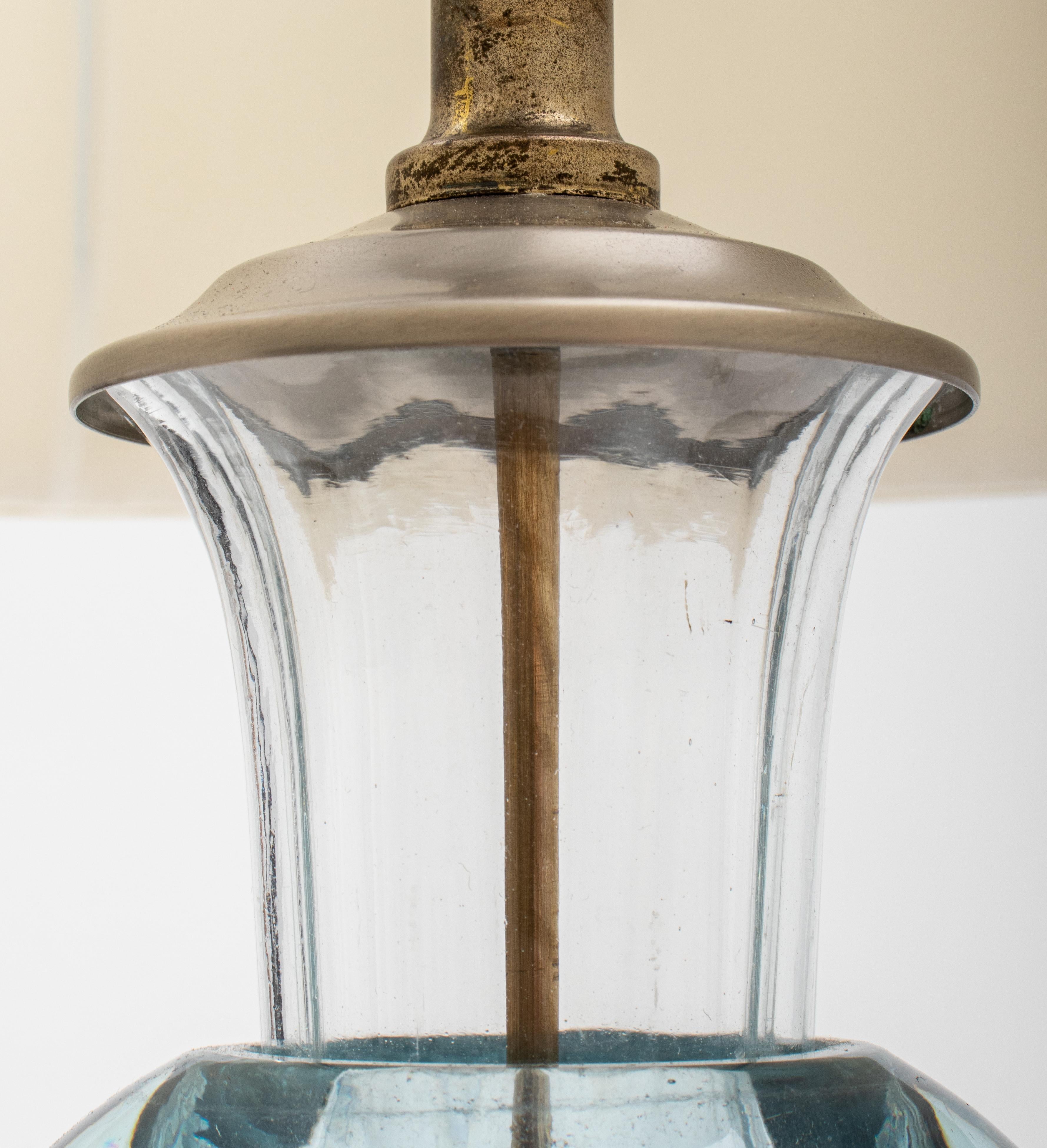 Moderne blaue Glas-Tischlampe aus der Mitte des Jahrhunderts (20. Jahrhundert) im Angebot