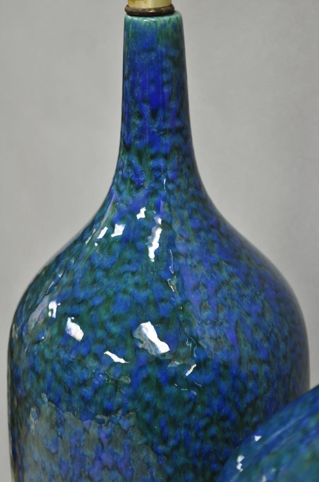 Mid-Century Modern Paire de lampes de table en céramique émaillée bleue et verte 