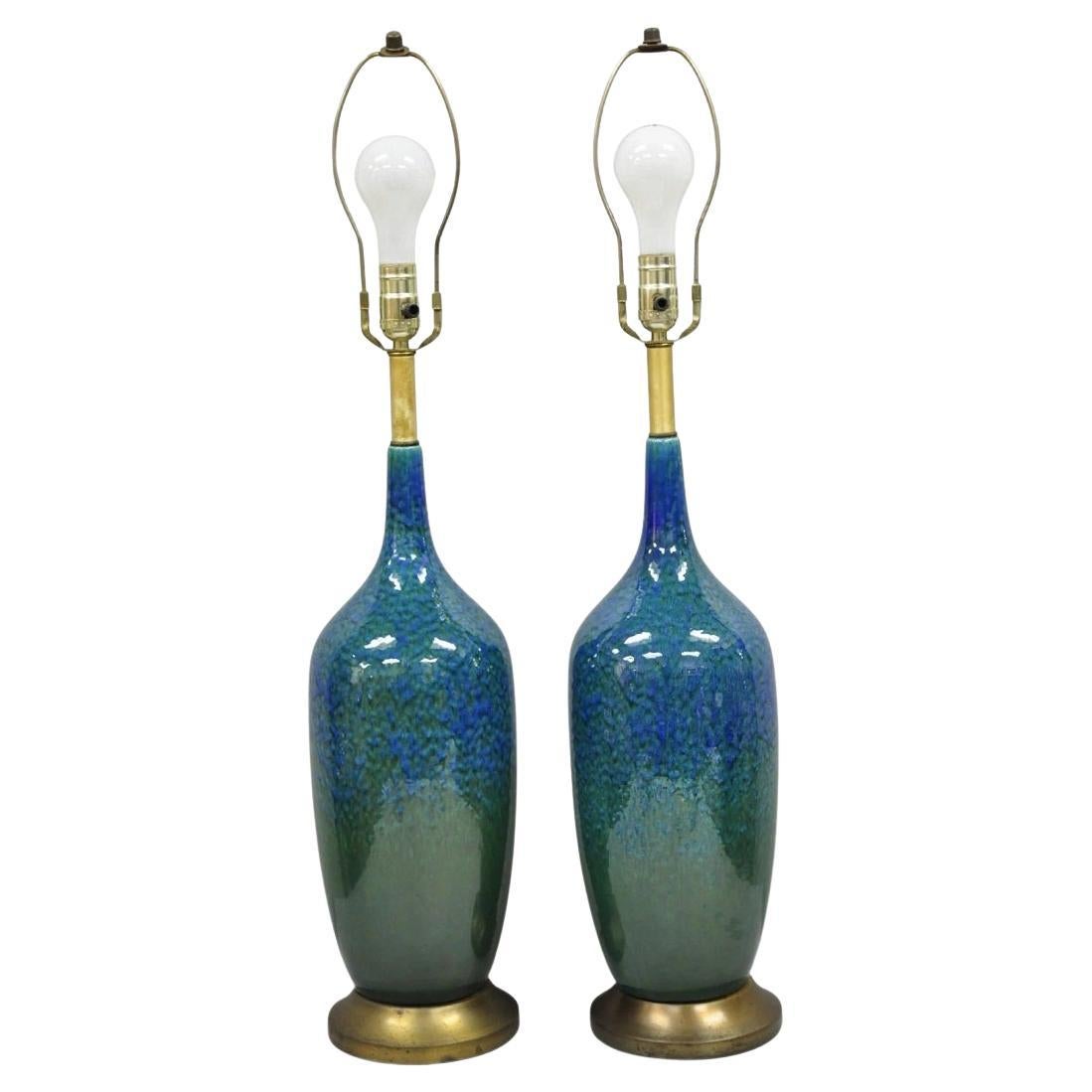 Coppia di lampade da tavolo in ceramica smaltata "Peacock" della metà del secolo scorso.