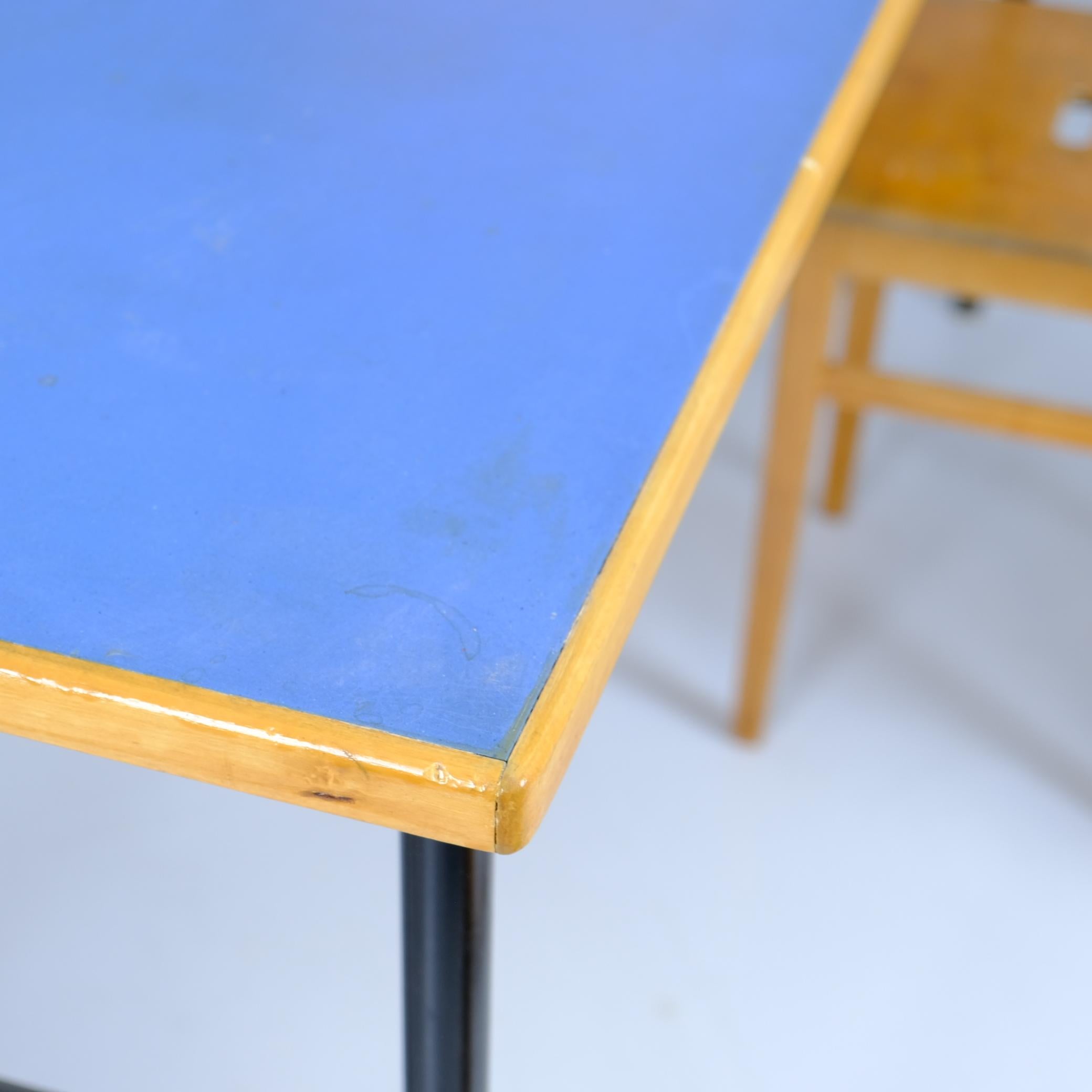 Mid-Century Modern Blue Linolium & Black Metal Table & Six Wooden Nesting Stools For Sale 5