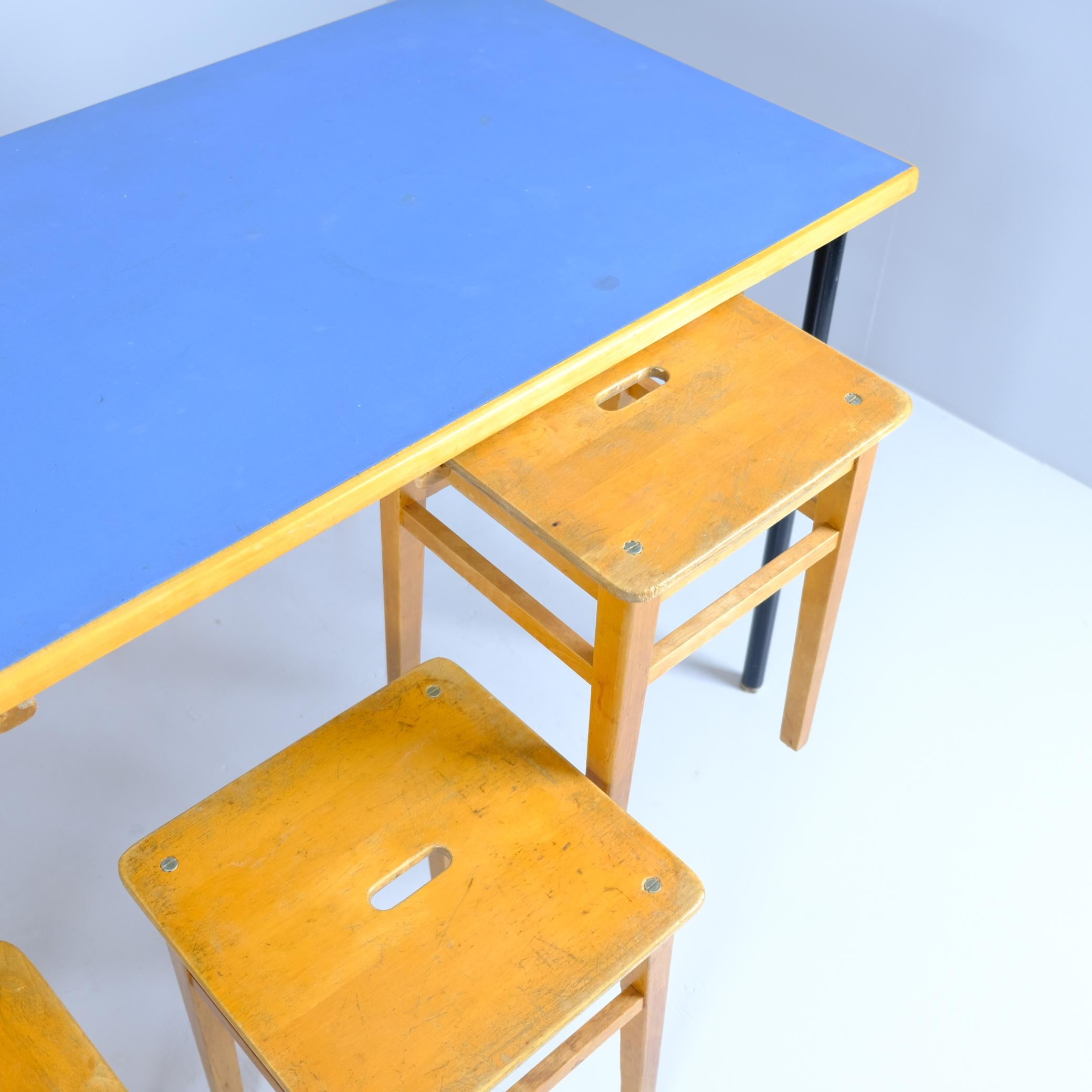 Mid-Century Modern Blue Linolium & Black Metal Table & Six Wooden Nesting Stools In Good Condition For Sale In Helsinki, FI