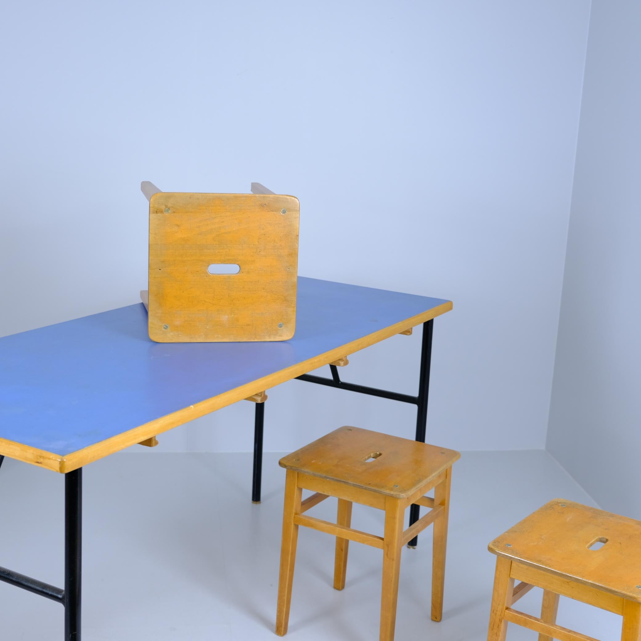 Mid-Century Modern Blue Linolium & Black Metal Table & Six Wooden Nesting Stools For Sale 4