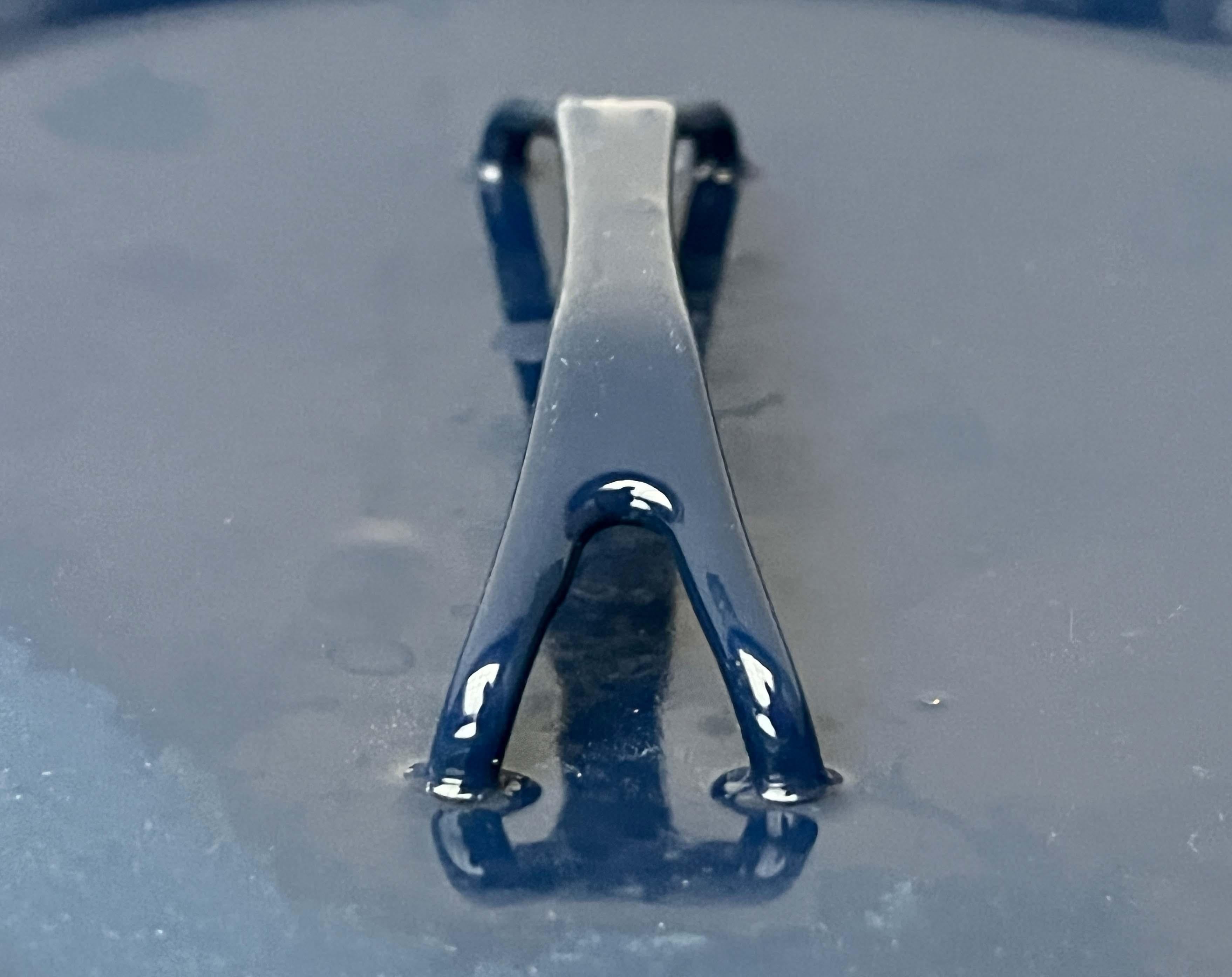 Metallo Vaso minimalista blu di metà secolo Seppo Mallat Finel, Finlandia 1960 in vendita