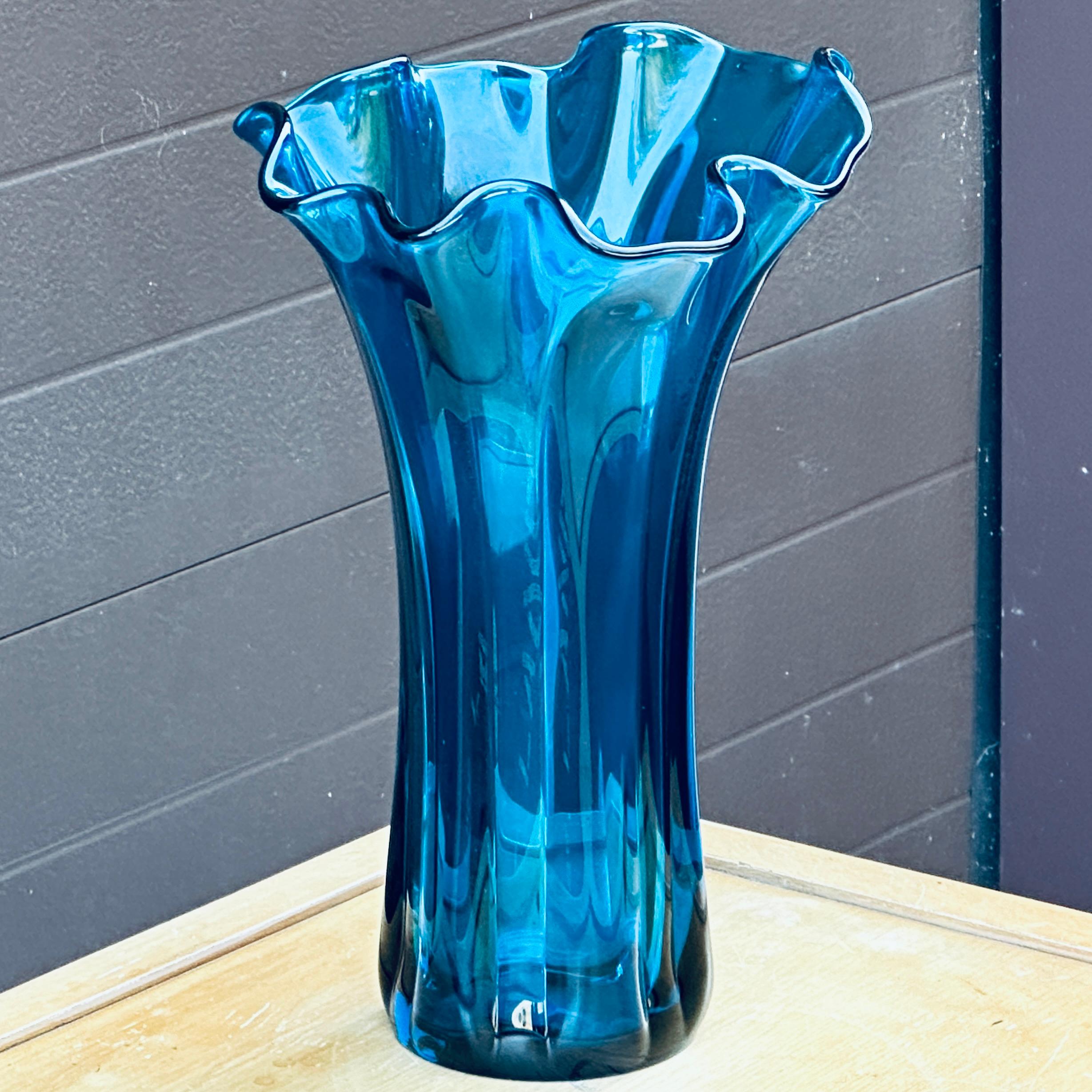 Américain Vase en verre soufflé 