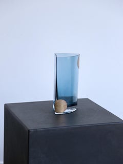 Vase en verre fumé bleu et plaques d'argent The Modernity
