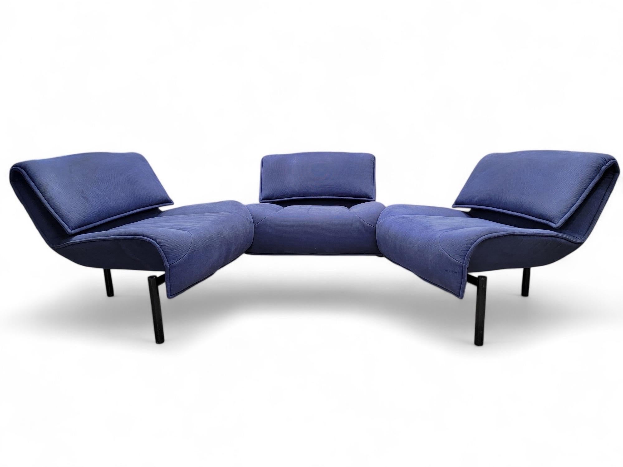 Canapé Veranda bleu à trois places du milieu du siècle dernier par Vico Magistretti pour Cassina en vente 3