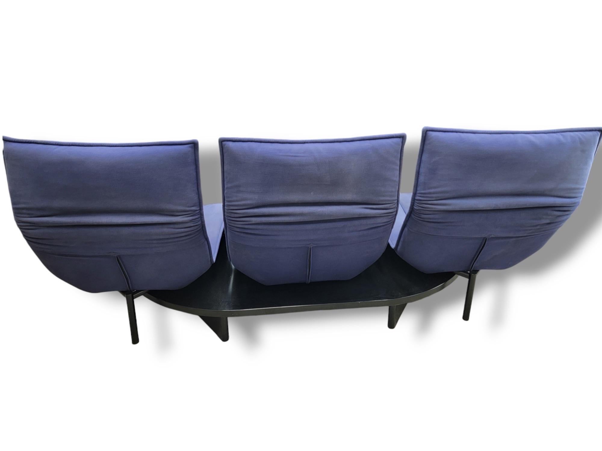 Canapé Veranda bleu à trois places du milieu du siècle dernier par Vico Magistretti pour Cassina en vente 4