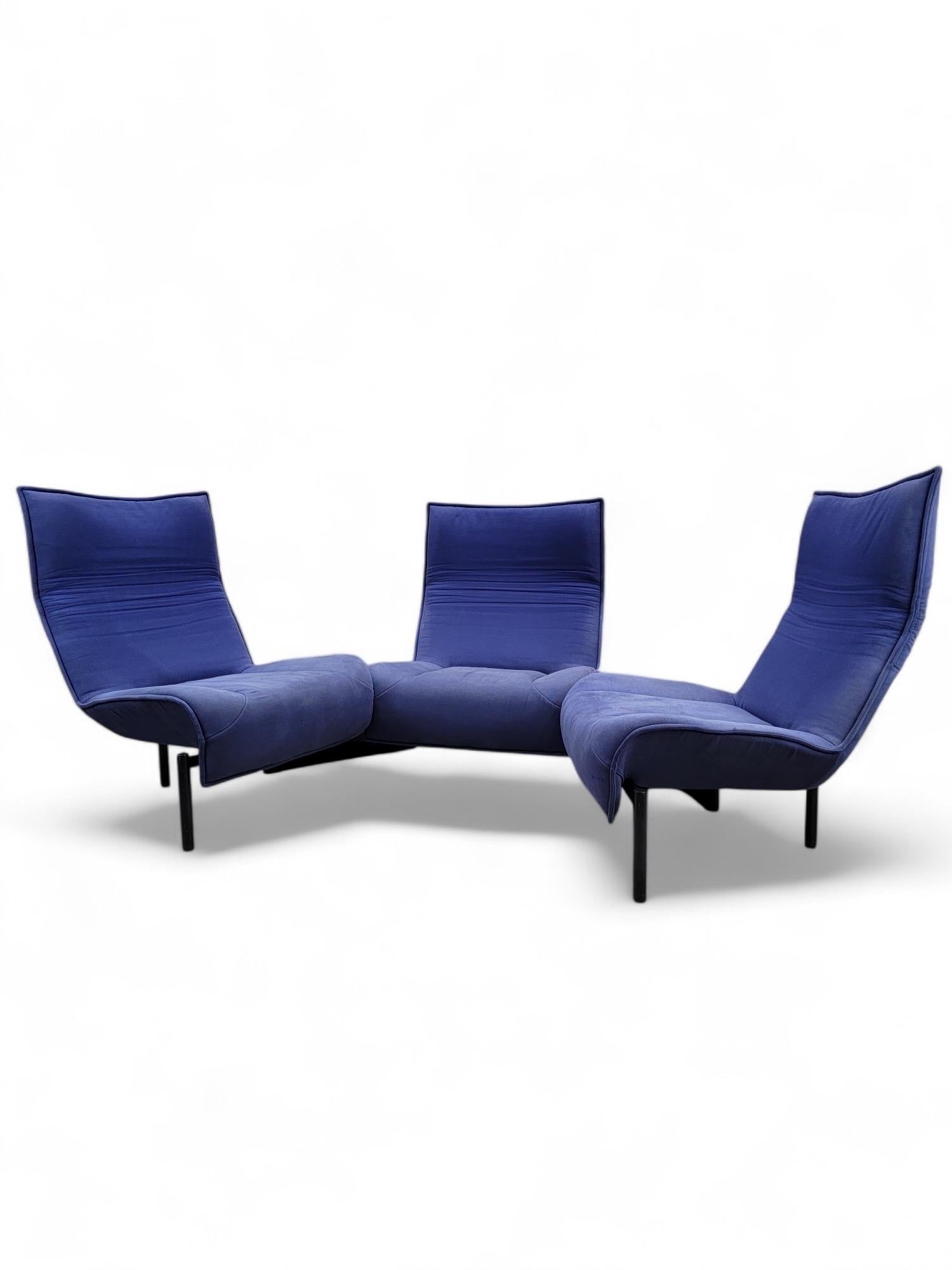 Mid-Century Modern Canapé Veranda bleu à trois places du milieu du siècle dernier par Vico Magistretti pour Cassina en vente