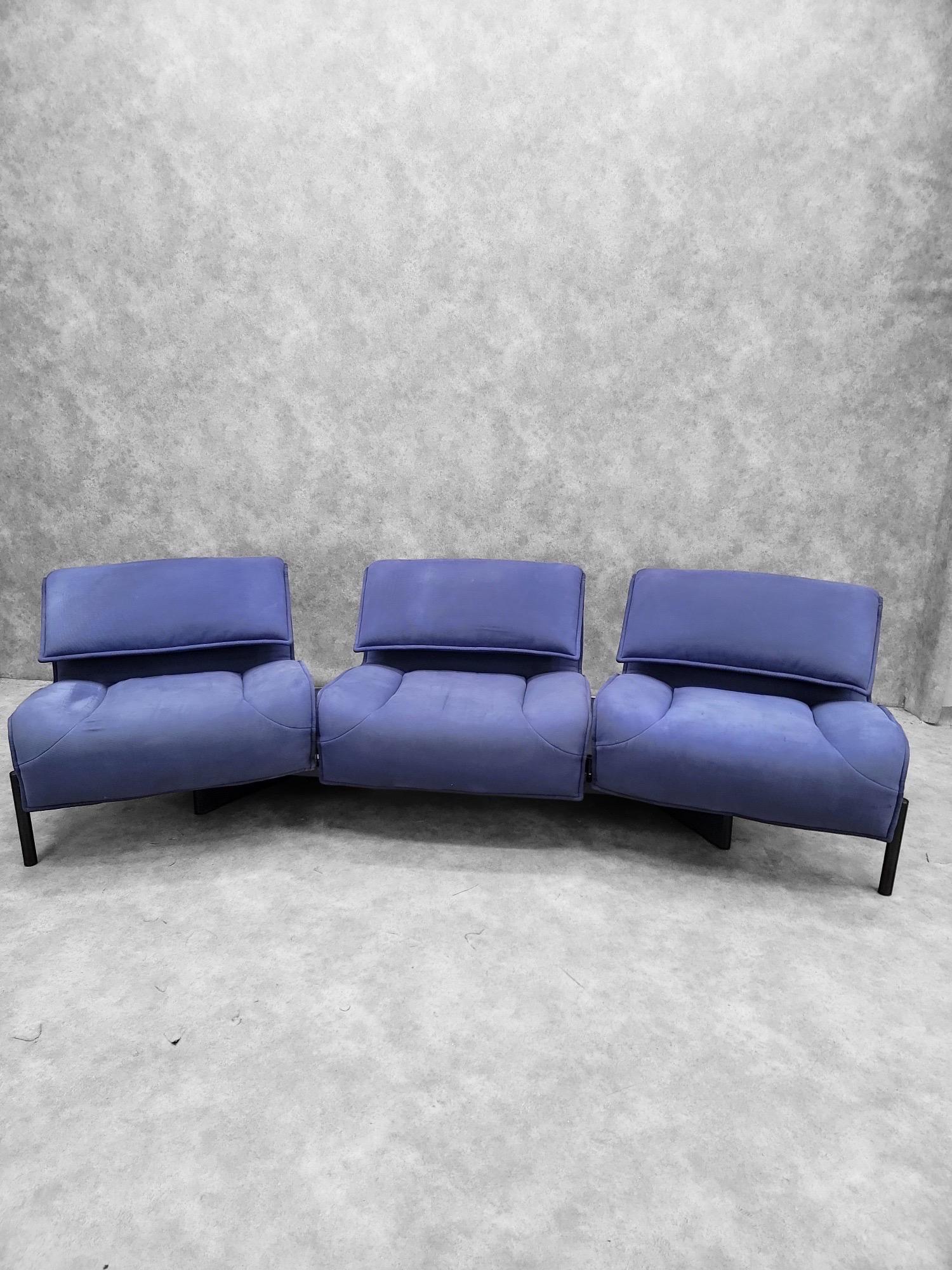 Canapé Veranda bleu à trois places du milieu du siècle dernier par Vico Magistretti pour Cassina Bon état - En vente à Chicago, IL